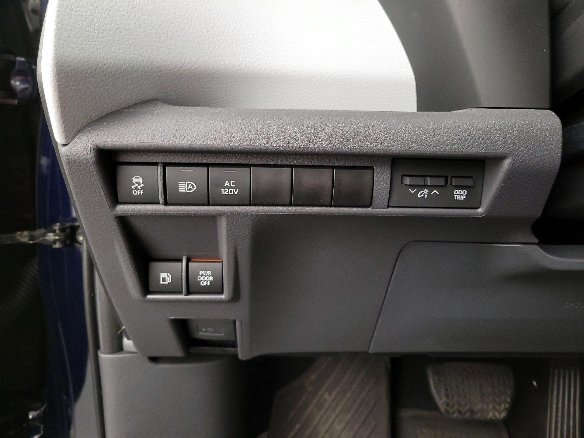 Thumbnail: 2024 Toyota Sienna - 13