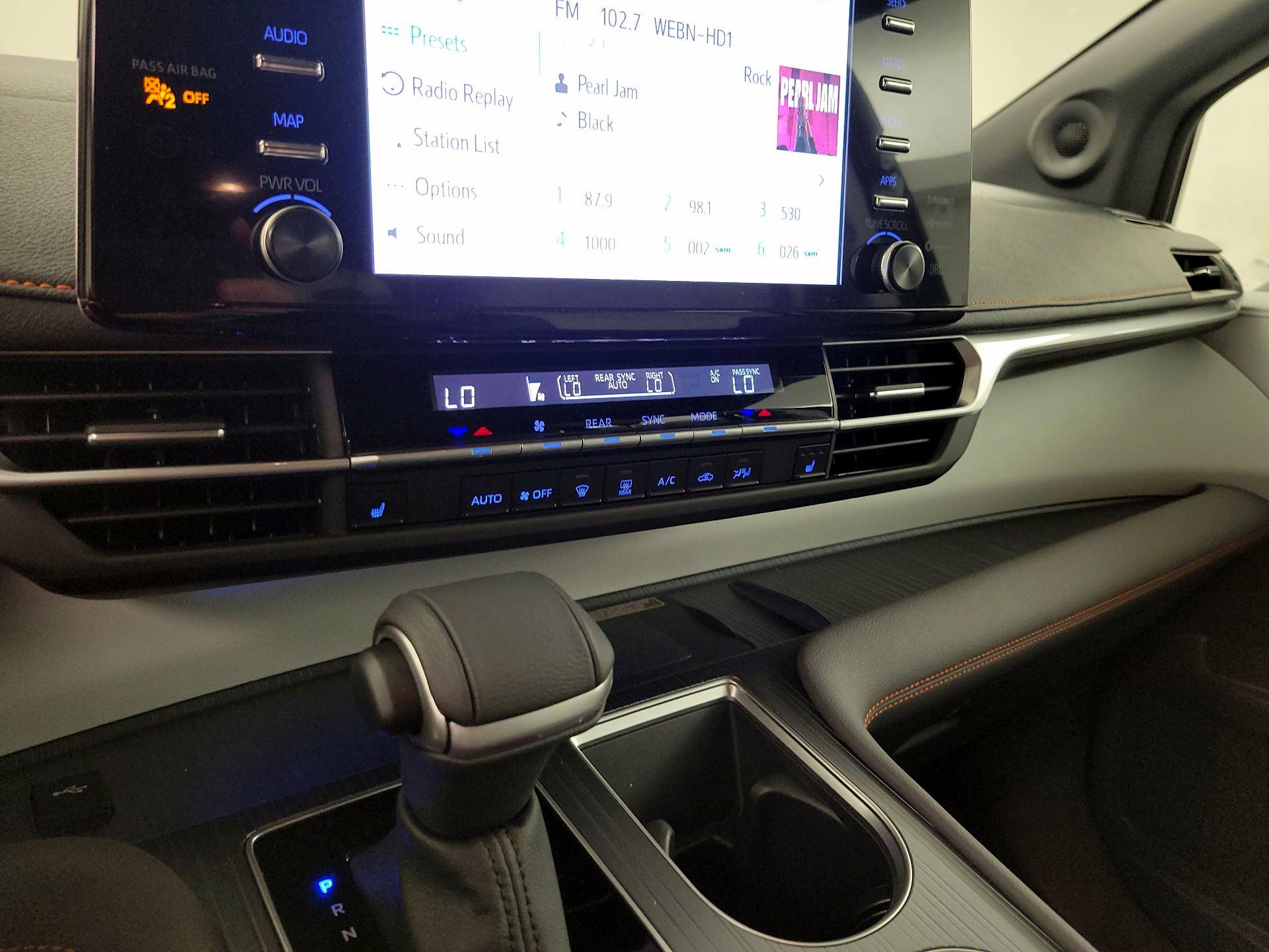 Thumbnail: 2024 Toyota Sienna - 17