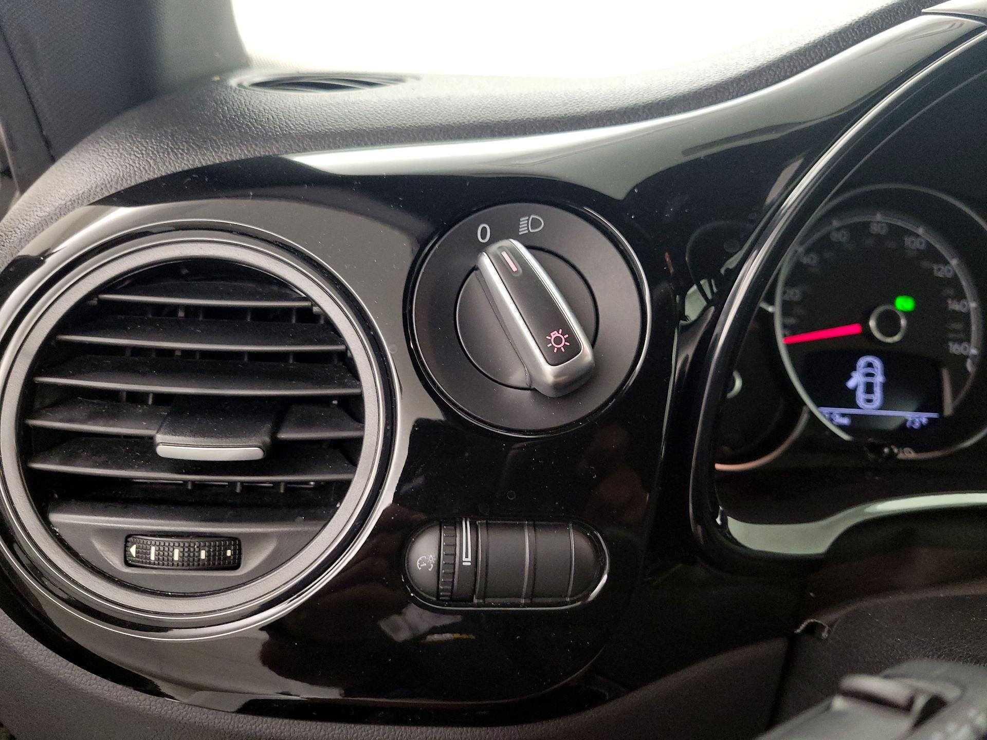 Thumbnail: 2018 Volkswagen Beetle - 13