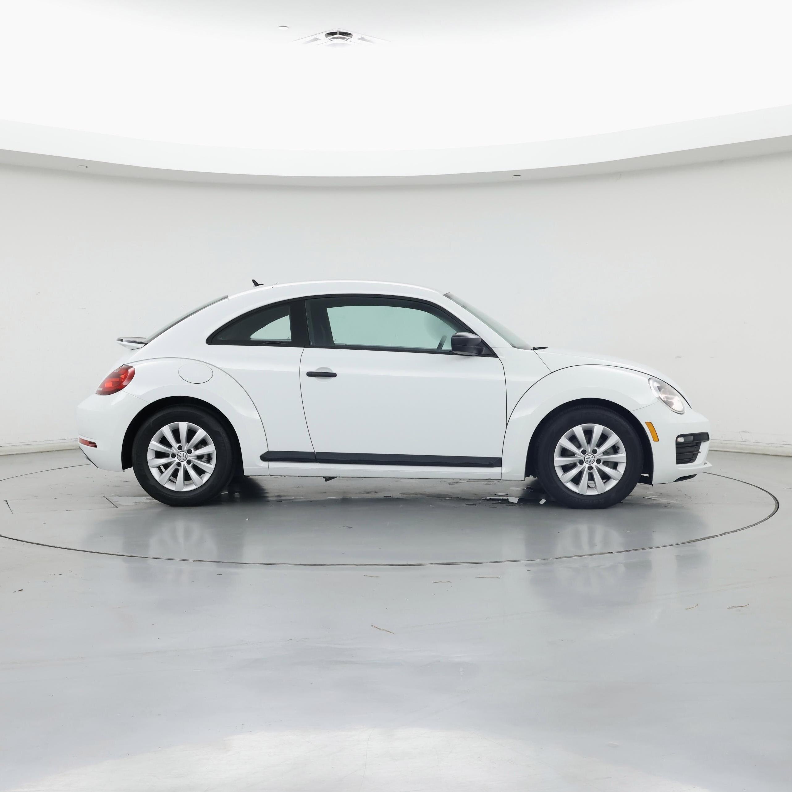 Thumbnail: 2018 Volkswagen Beetle - 7