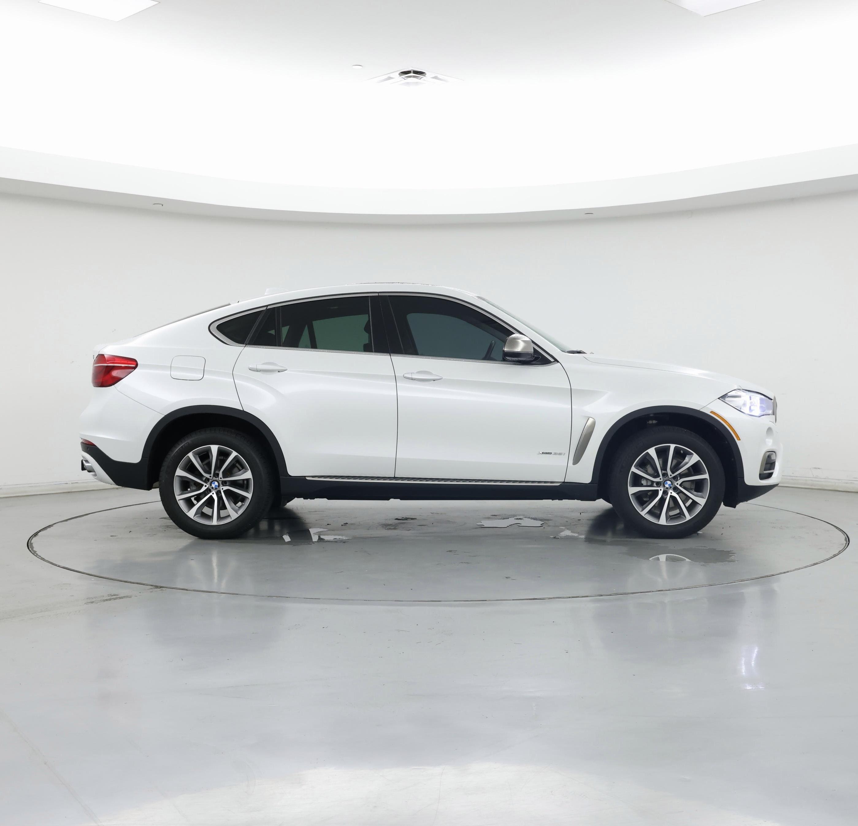 Thumbnail: 2015 BMW X6 - 7