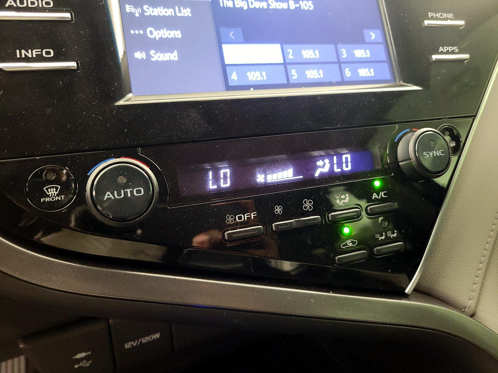 Thumbnail: 2018 Toyota Camry - 16