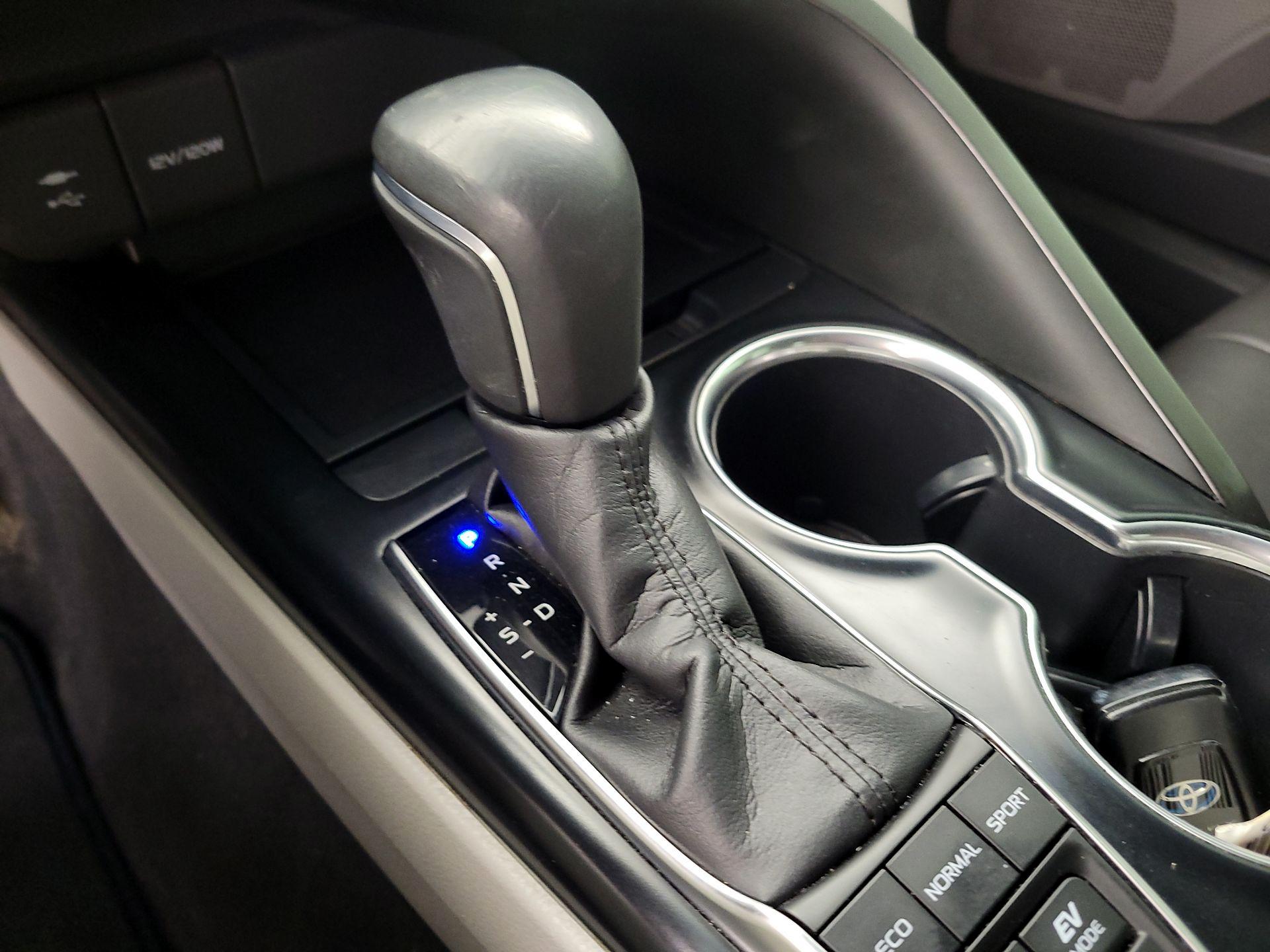 Thumbnail: 2018 Toyota Camry - 17