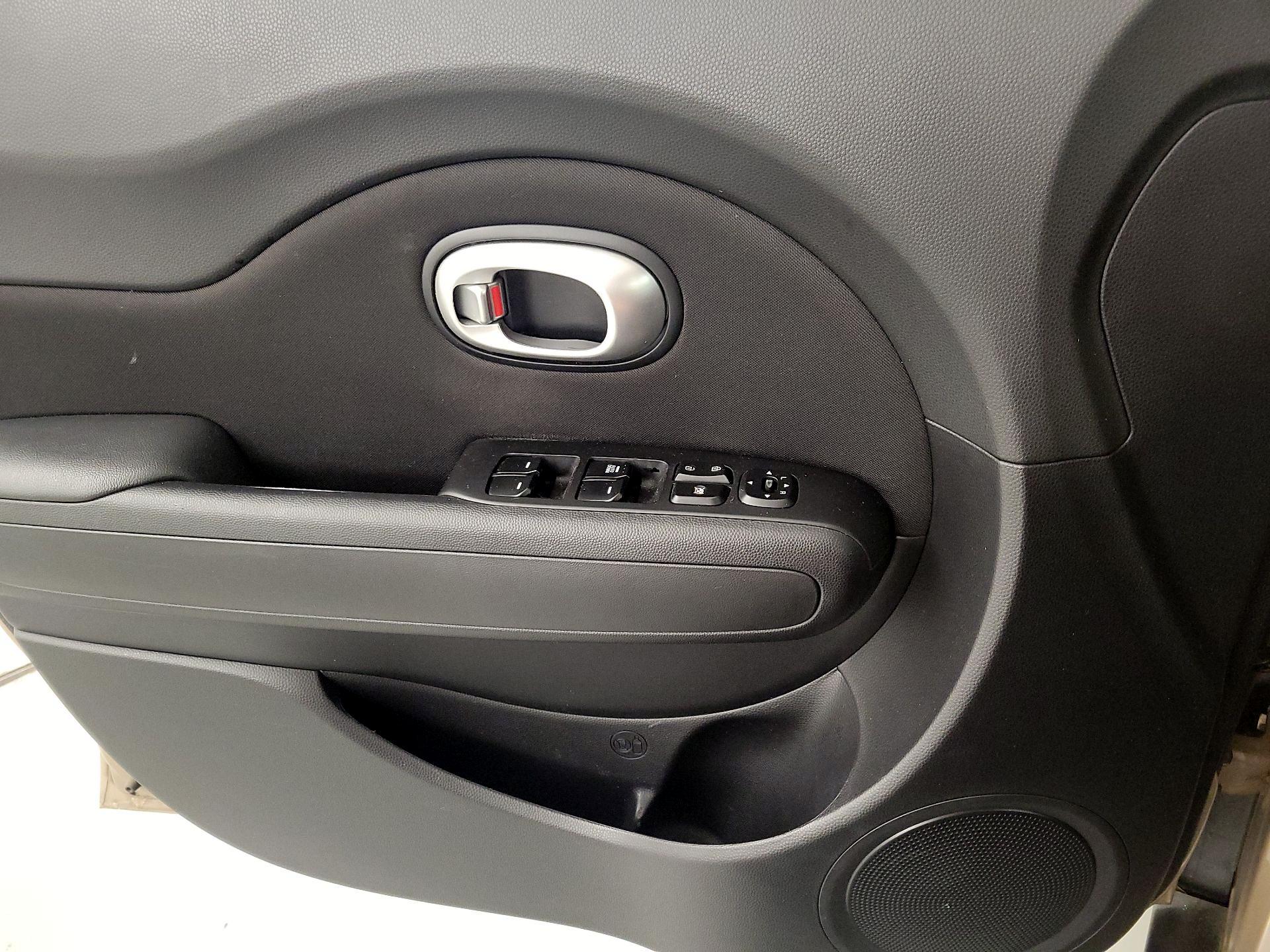 Thumbnail: 2015 Kia Soul - 12