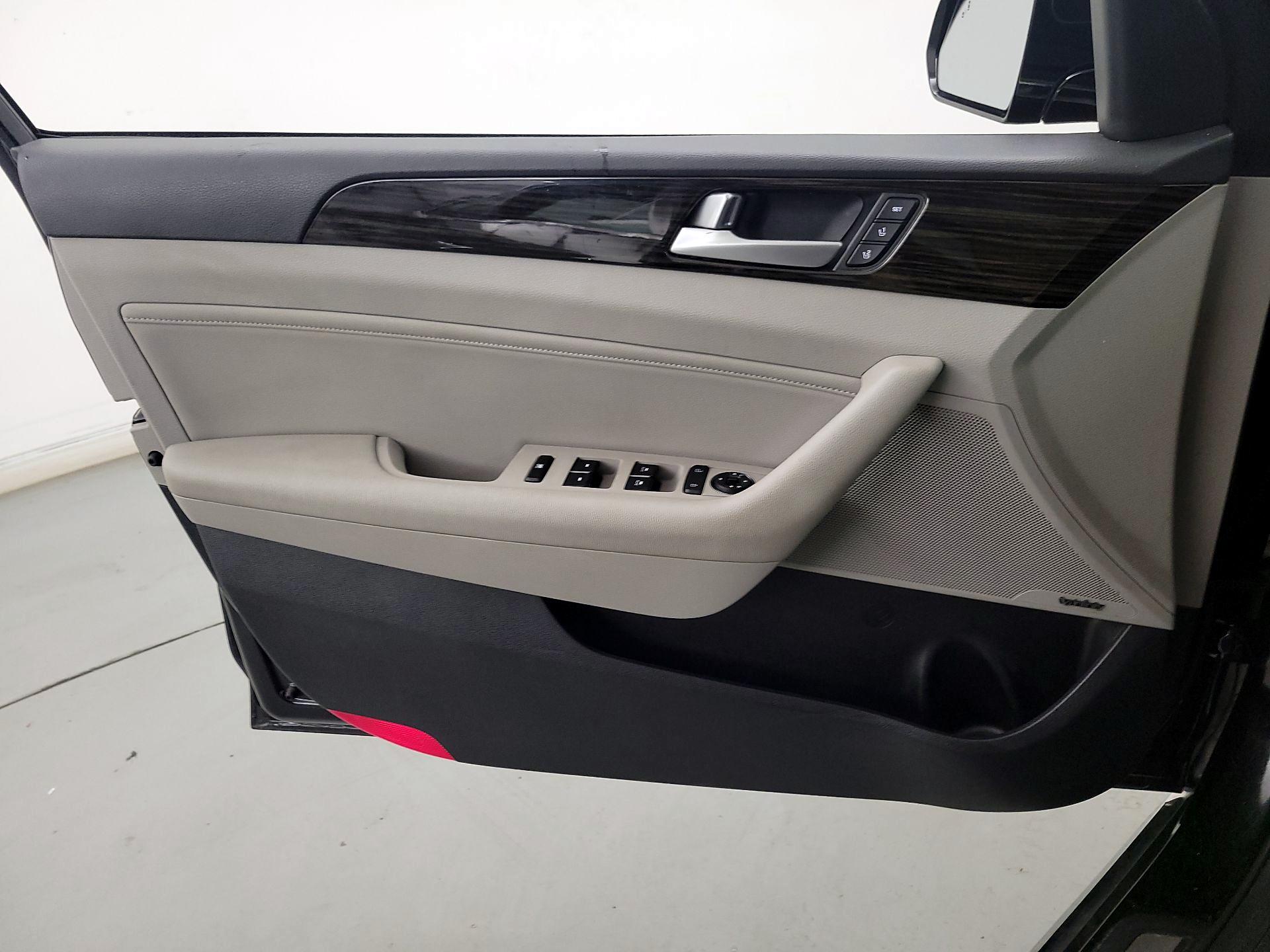 Thumbnail: 2016 Hyundai Sonata - 12
