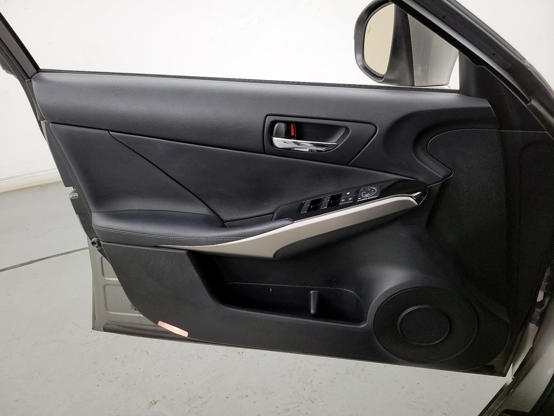 Thumbnail: 2015 Lexus IS - 12