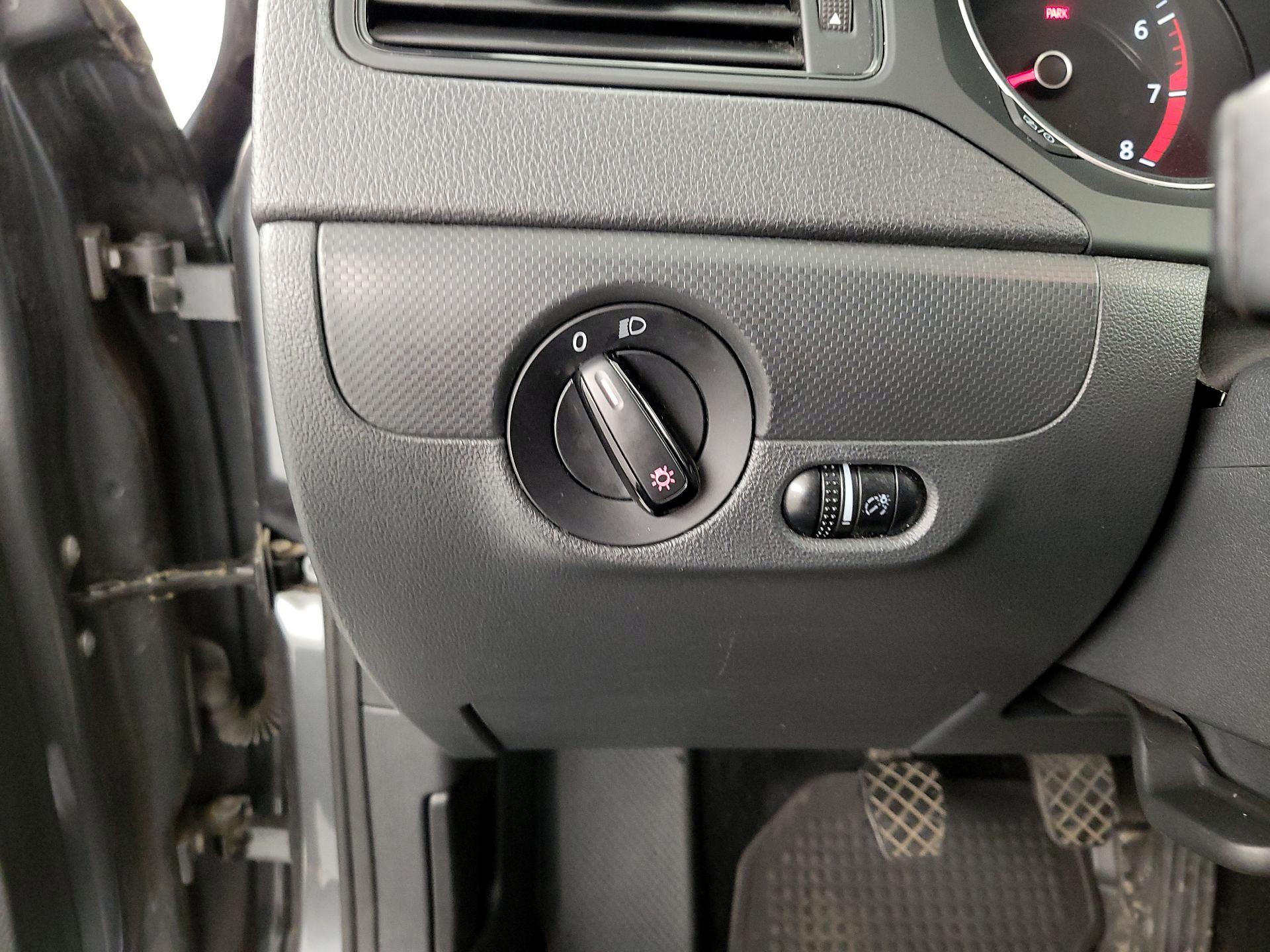 Thumbnail: 2019 Nissan Sentra - 13