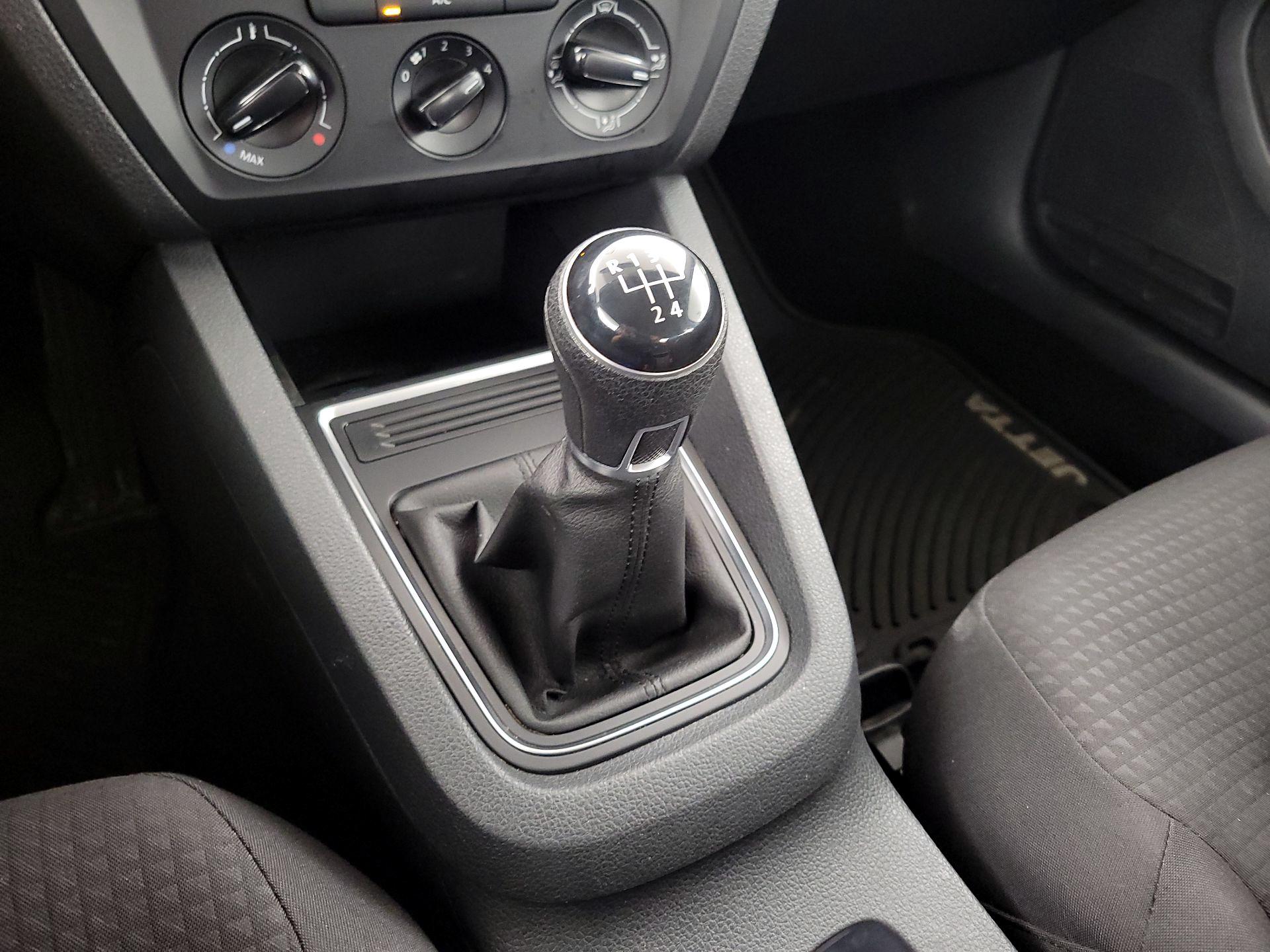 Thumbnail: 2019 Nissan Sentra - 16