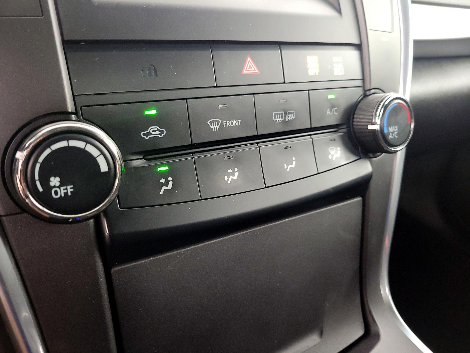 Thumbnail: 2017 Toyota Camry - 16