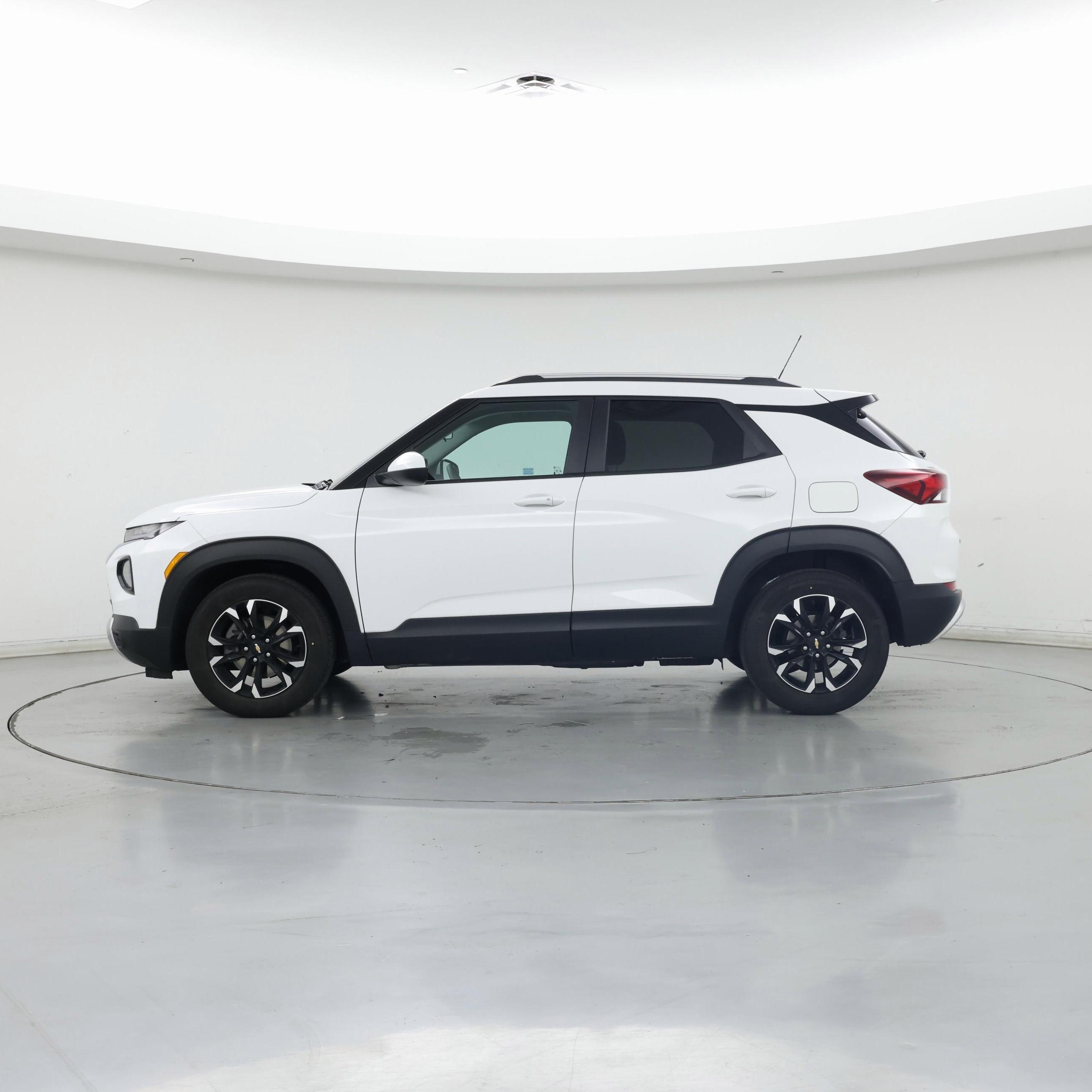 Thumbnail: 2023 Chevrolet TrailBlazer - 3