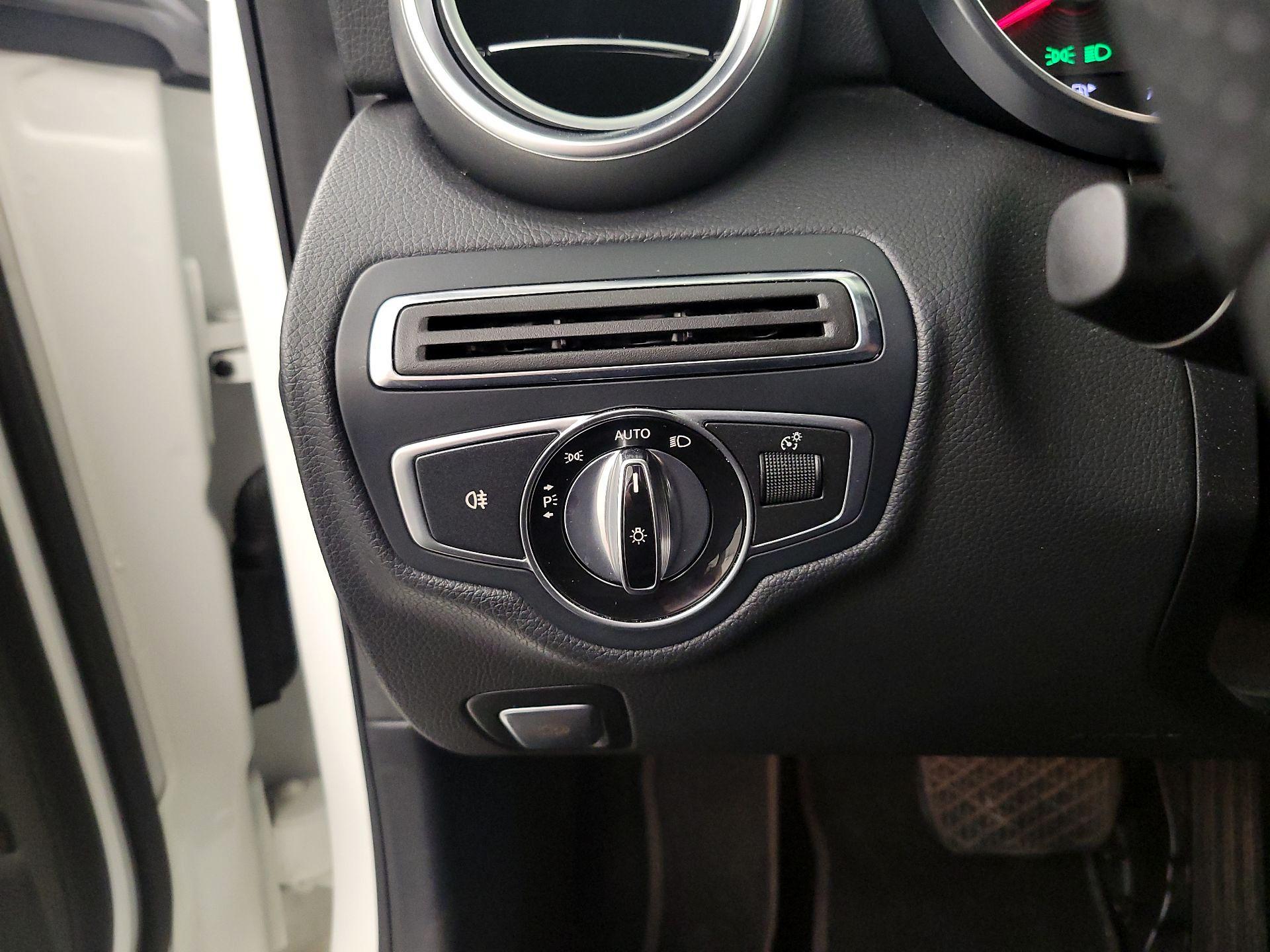 Thumbnail: 2015 Mercedes-Benz C-Class - 13