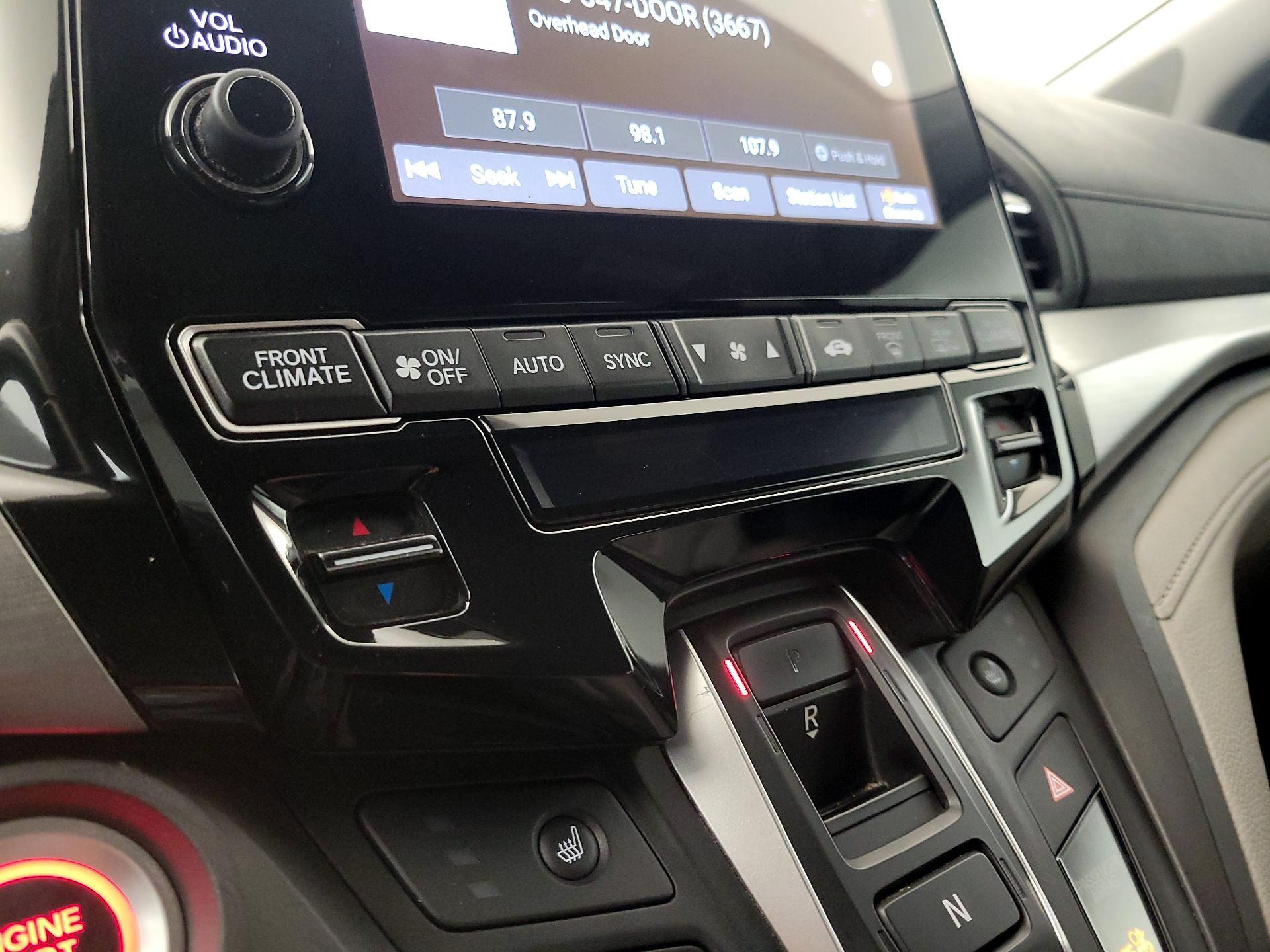 Thumbnail: 2018 Honda Odyssey - 16