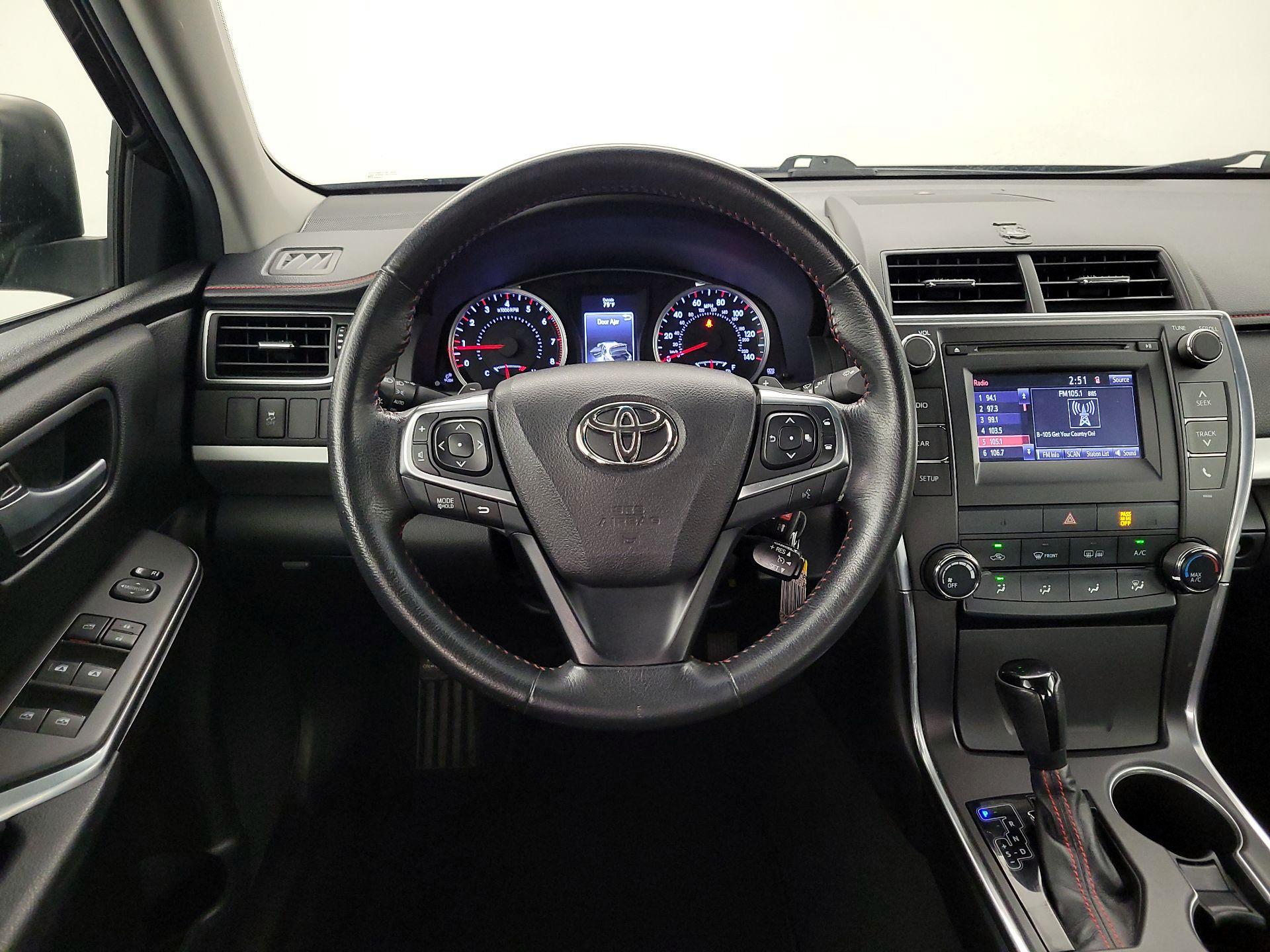 Thumbnail: 2015 Toyota Camry - 10