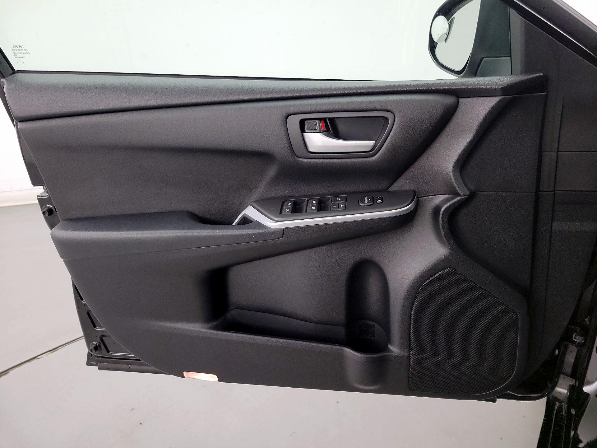 Thumbnail: 2015 Toyota Camry - 12