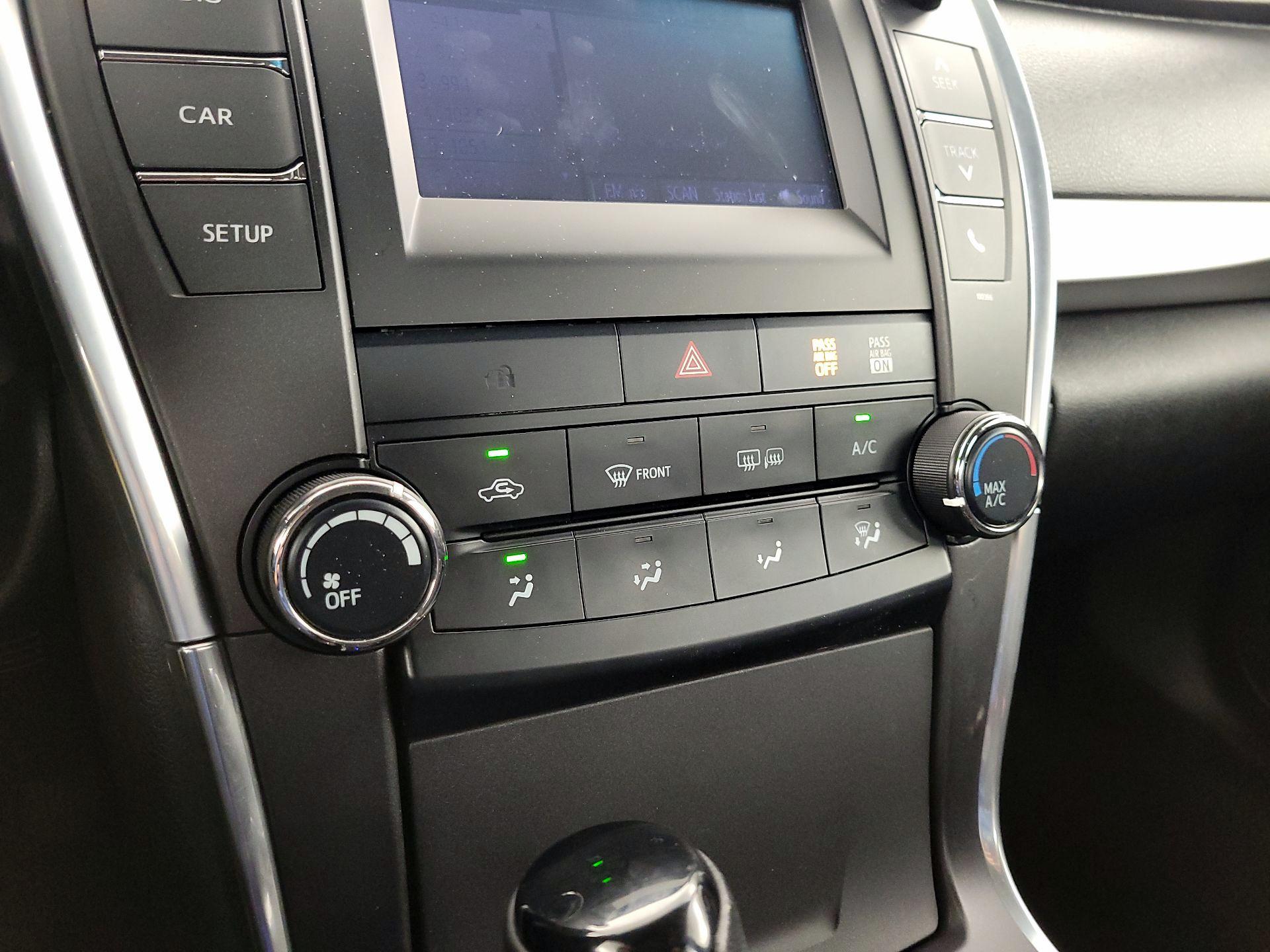 Thumbnail: 2015 Toyota Camry - 16