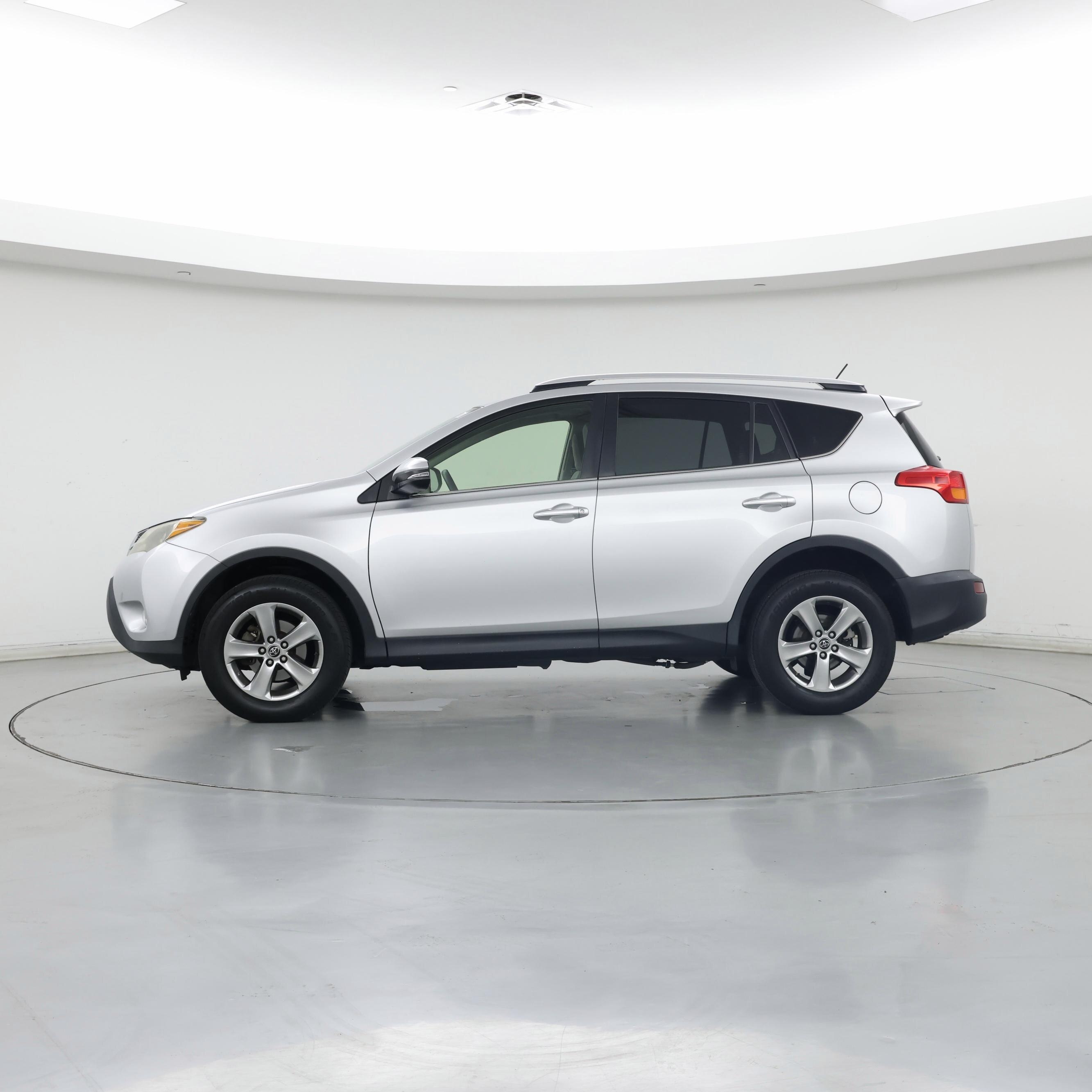 Thumbnail: 2015 Toyota RAV4 - 3