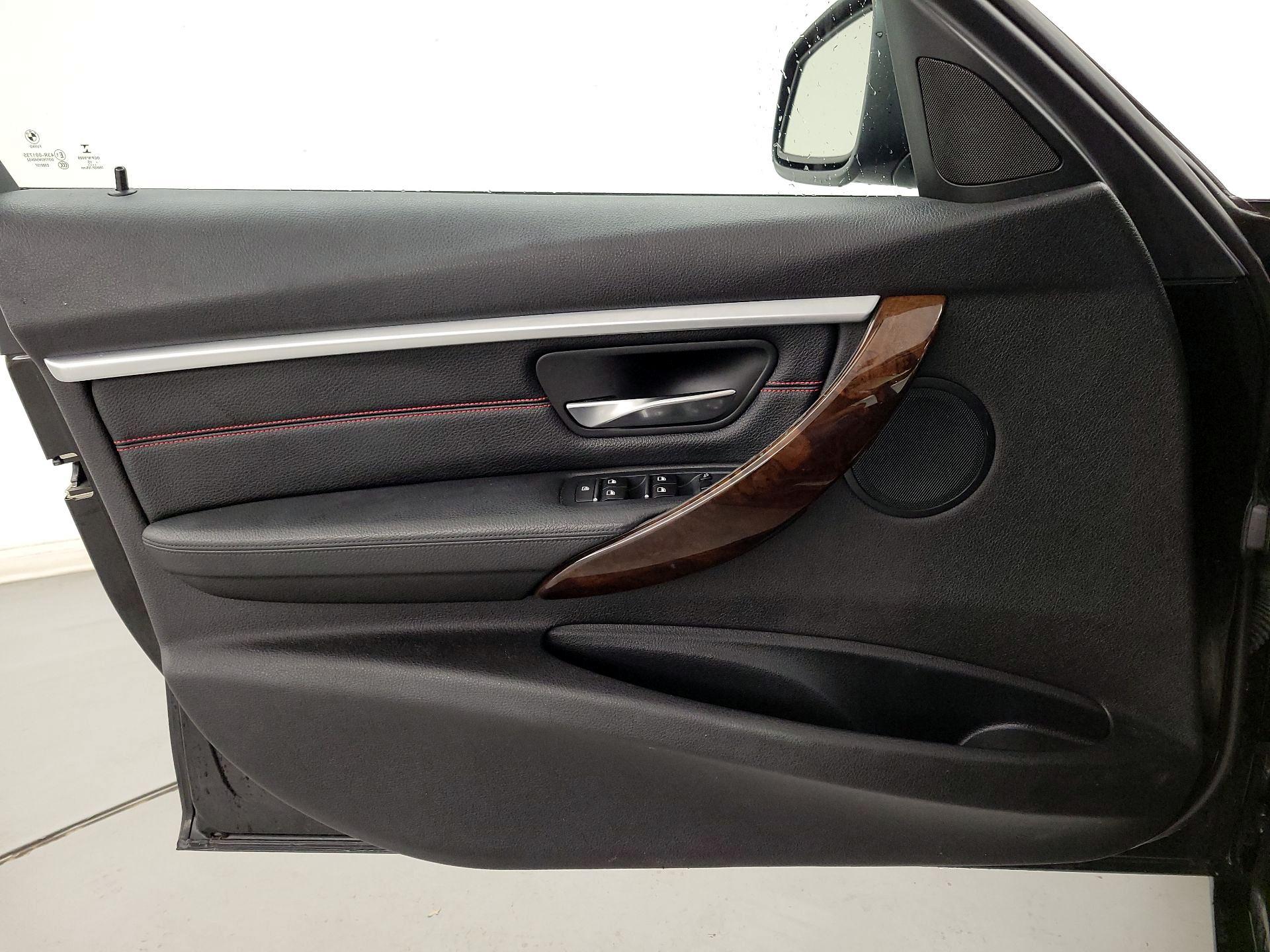 Thumbnail: 2016 BMW 3 Series - 12