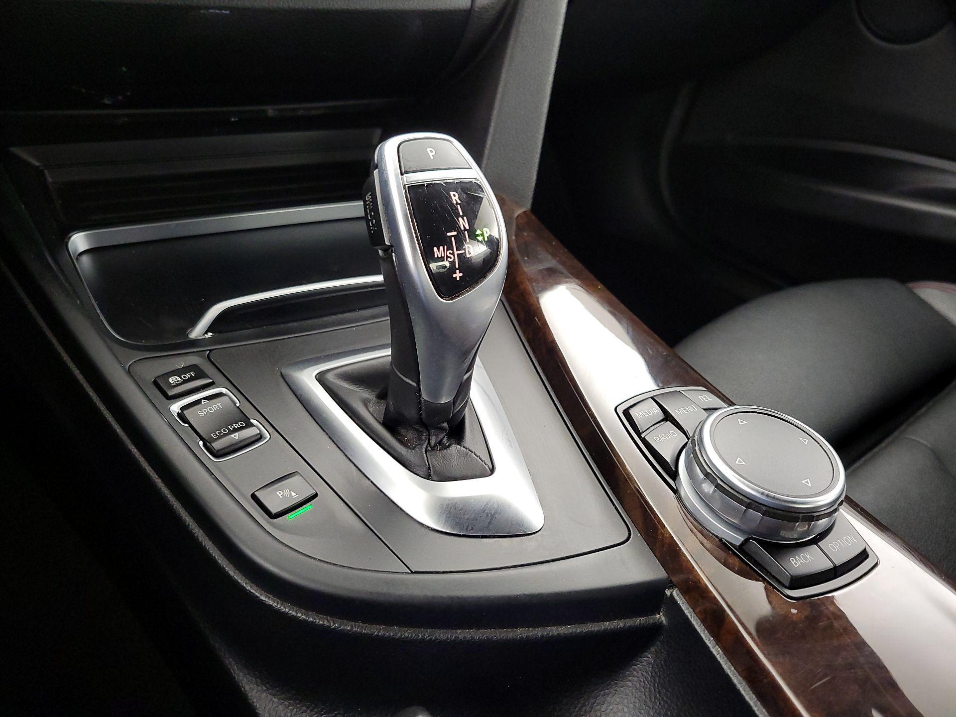Thumbnail: 2016 BMW 3 Series - 18