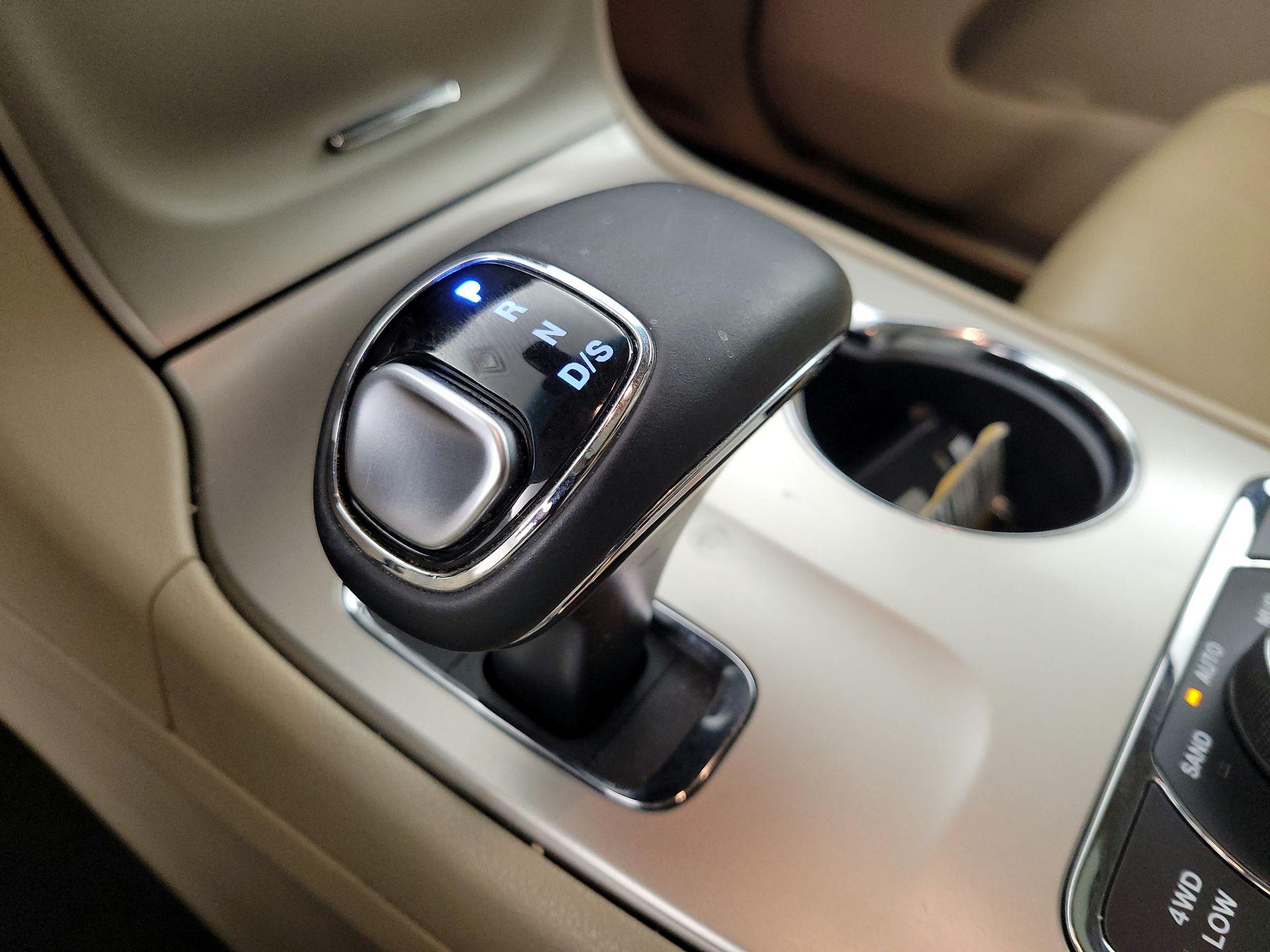 Thumbnail: 2015 Jeep Grand Cherokee - 18