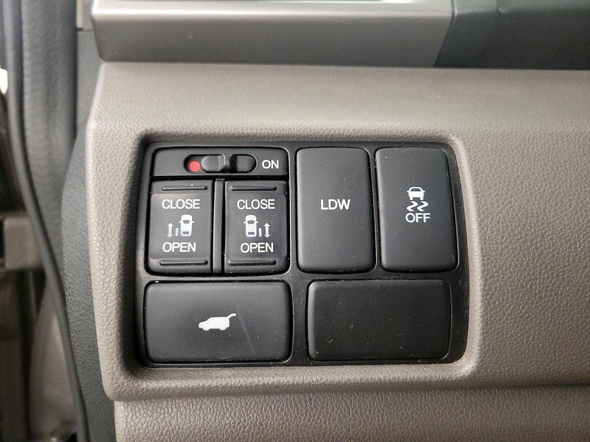Thumbnail: 2016 Honda Odyssey - 13