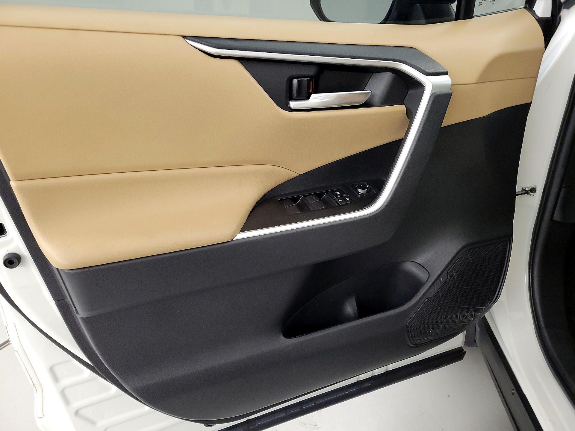 Thumbnail: 2021 Toyota RAV4 - 12