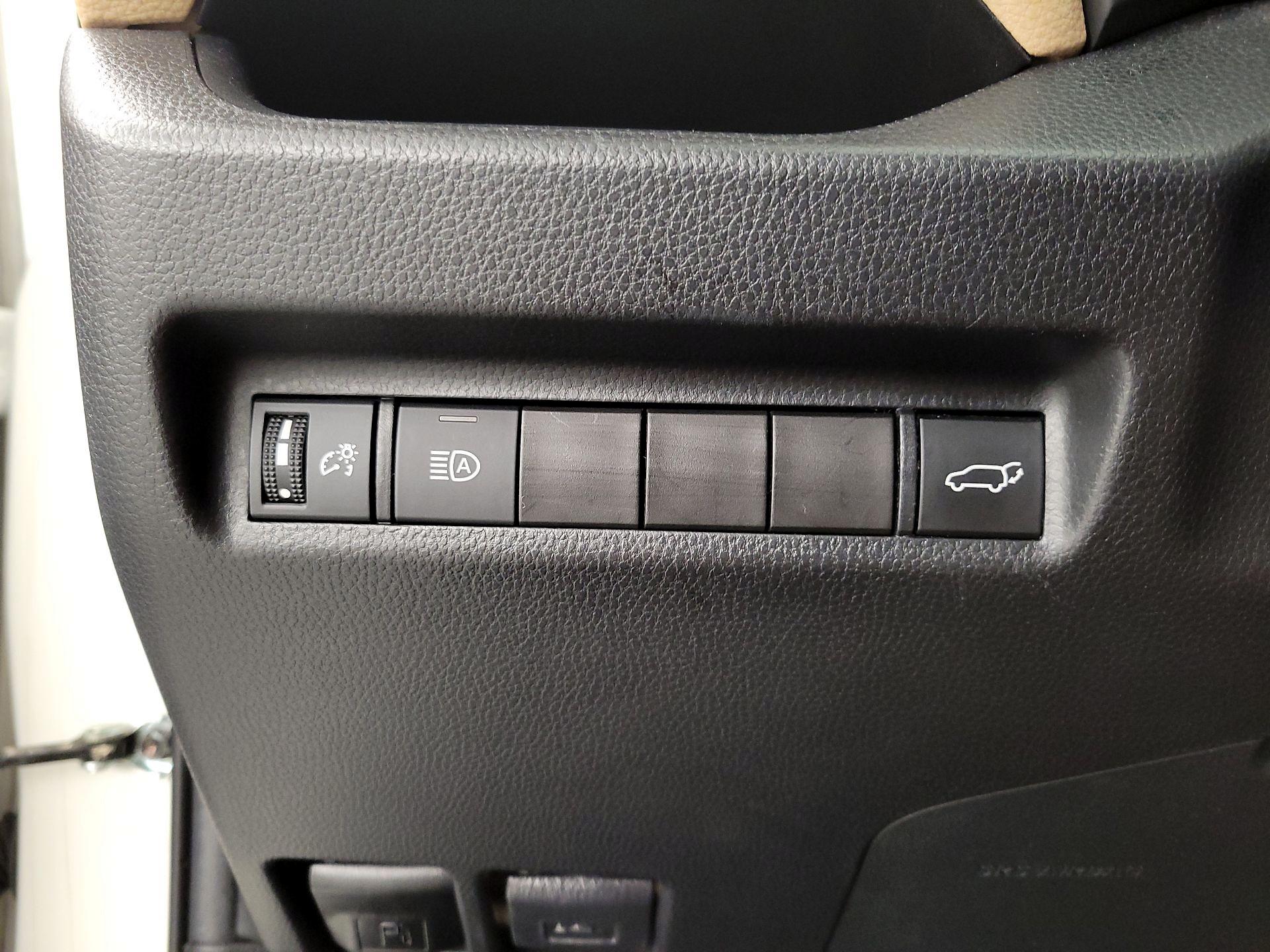 Thumbnail: 2021 Toyota RAV4 - 13