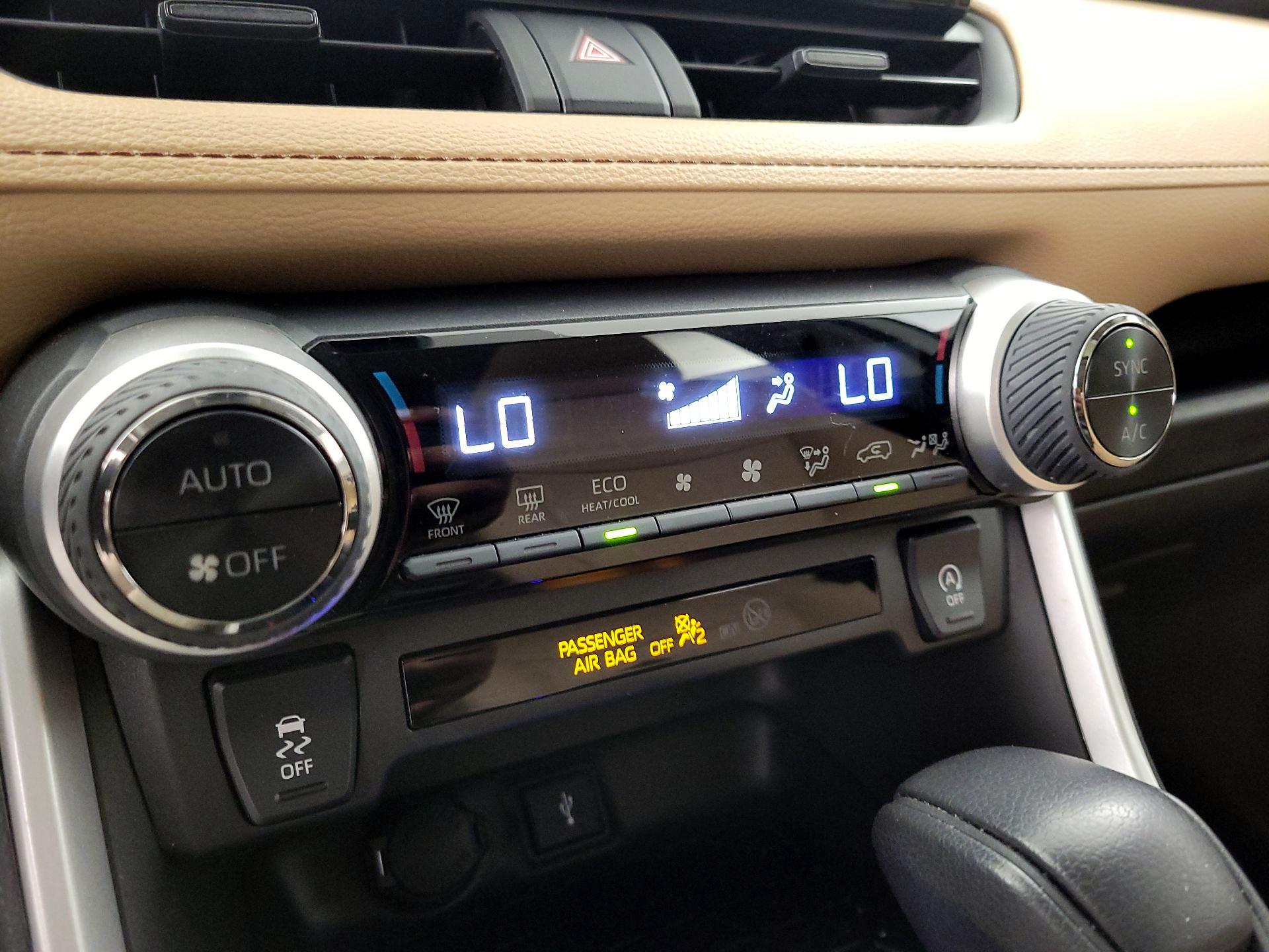 Thumbnail: 2021 Toyota RAV4 - 16