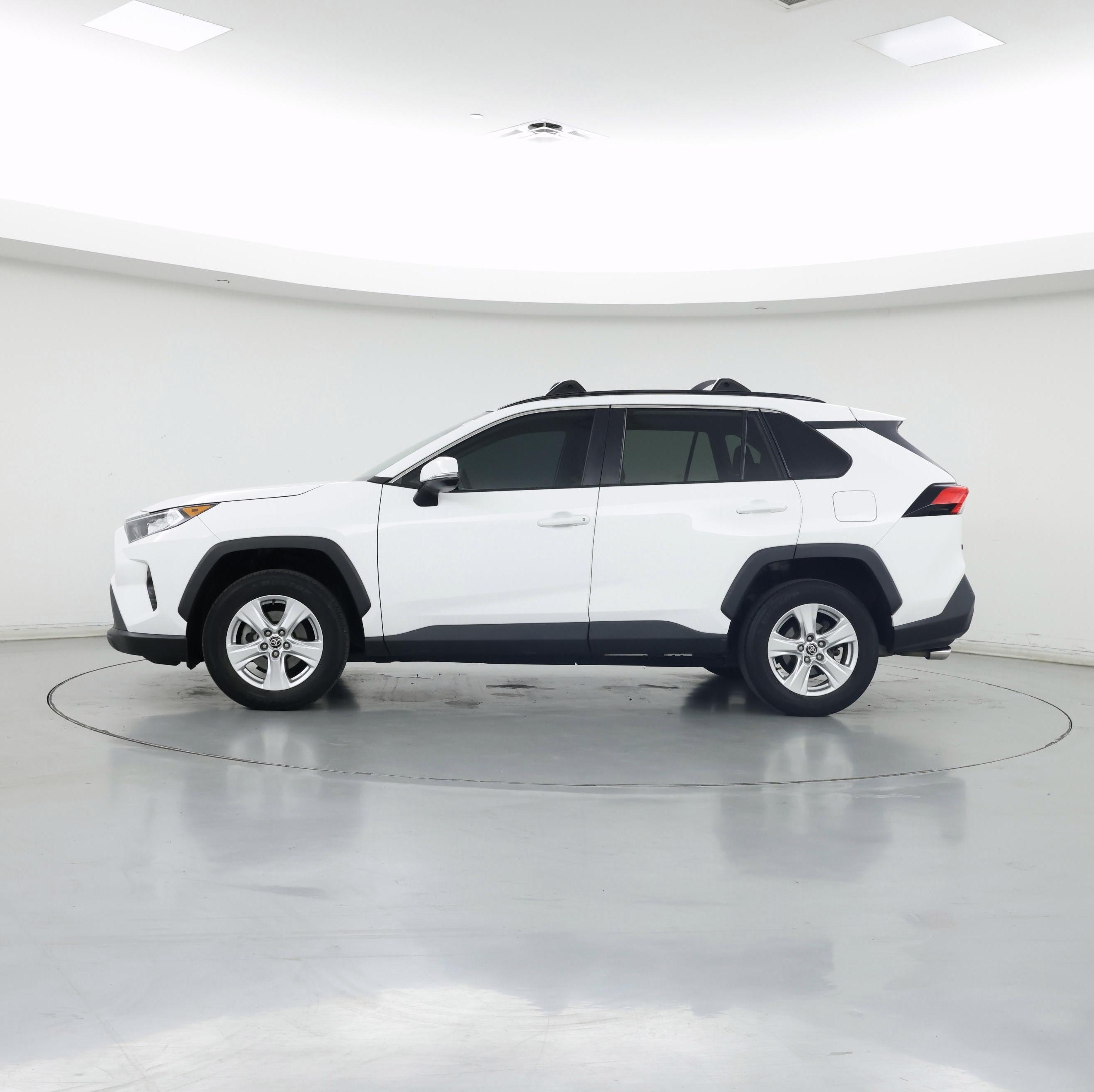 Thumbnail: 2021 Toyota RAV4 - 3