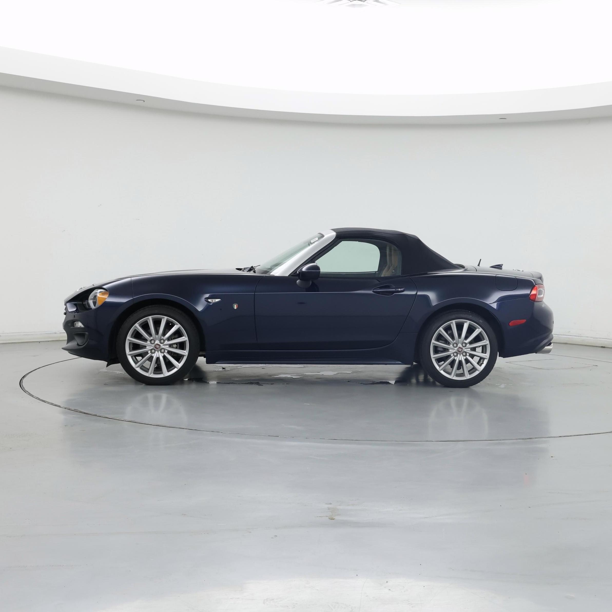 Thumbnail: 2018 Fiat 124 Spider - 3