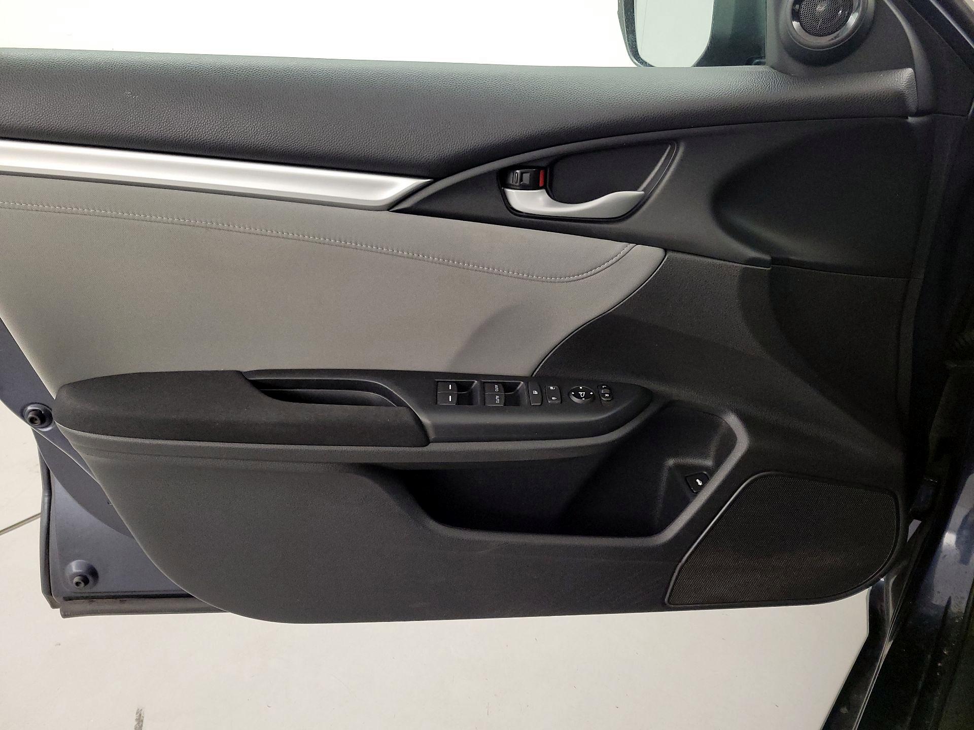Thumbnail: 2016 Honda Civic - 12