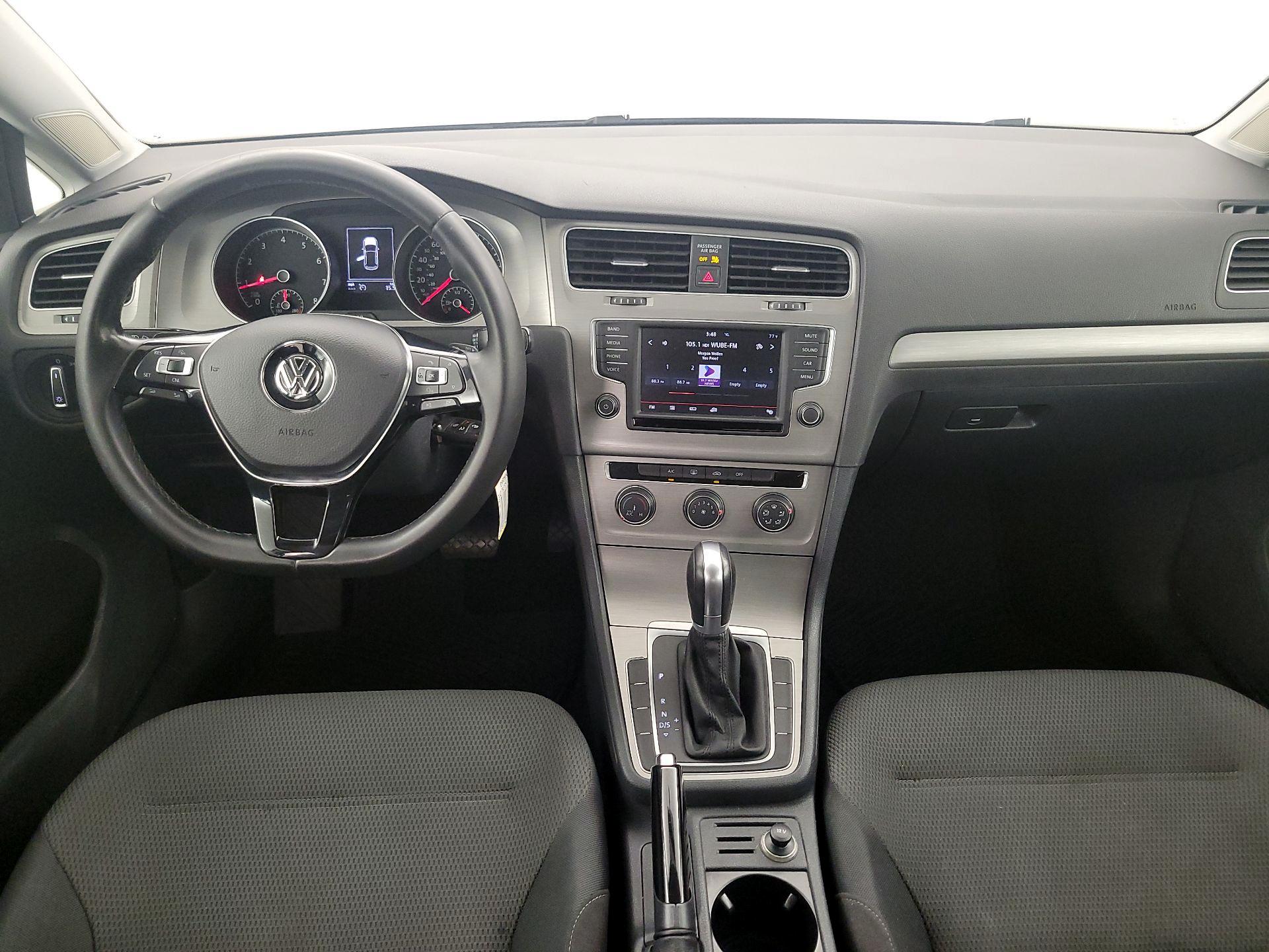 Thumbnail: 2016 Volkswagen Golf - 9