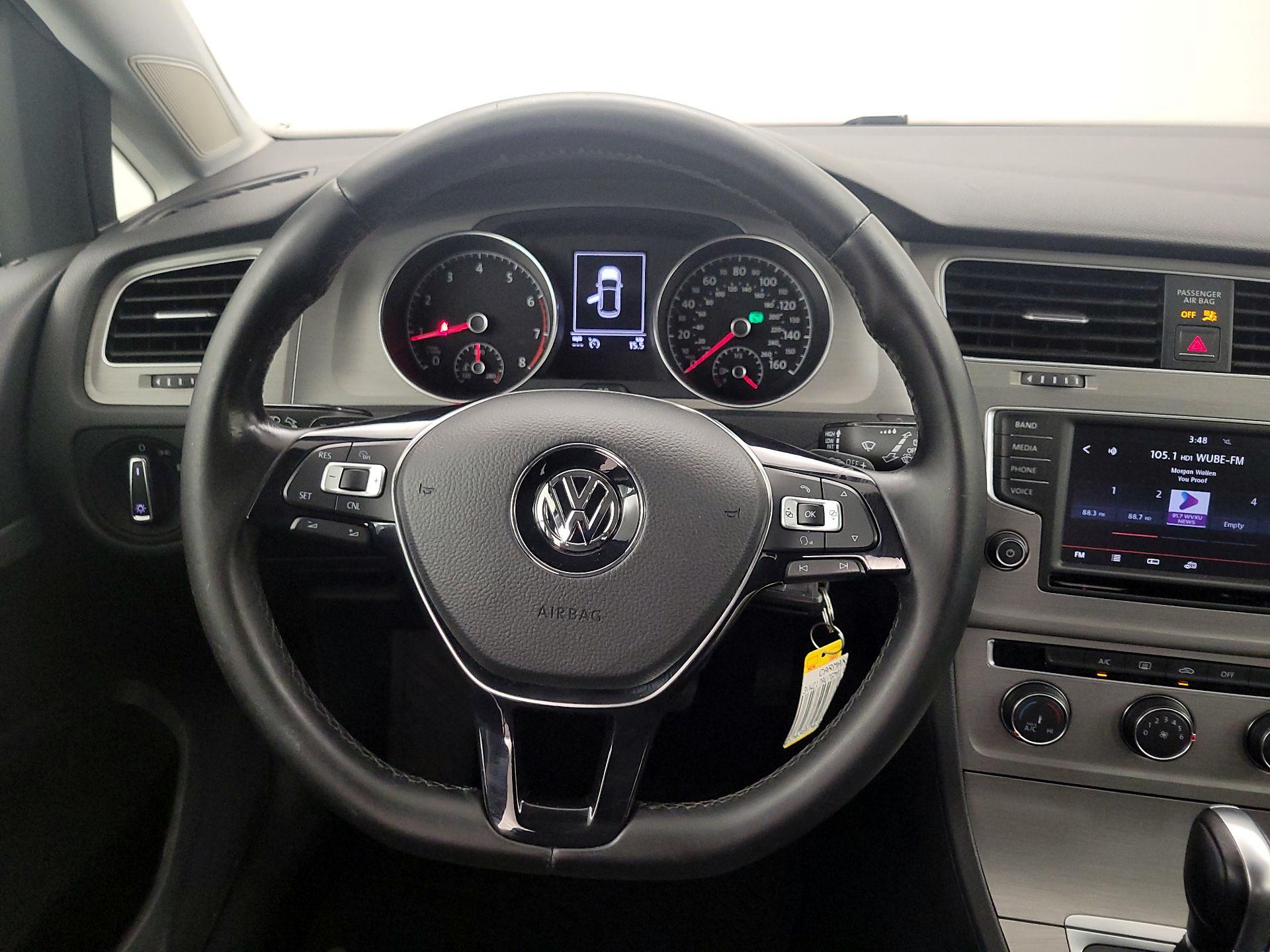 Thumbnail: 2016 Volkswagen Golf - 10