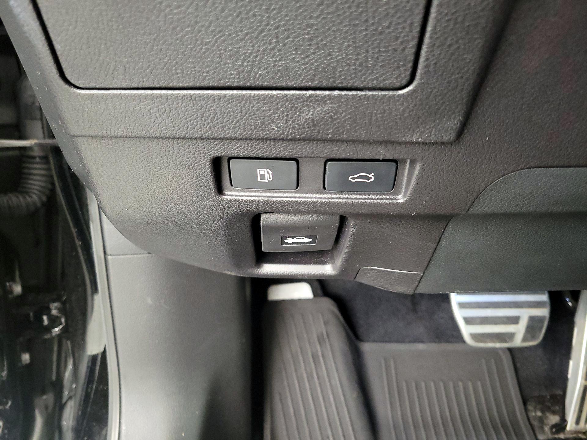 Thumbnail: 2022 Lexus ES - 13