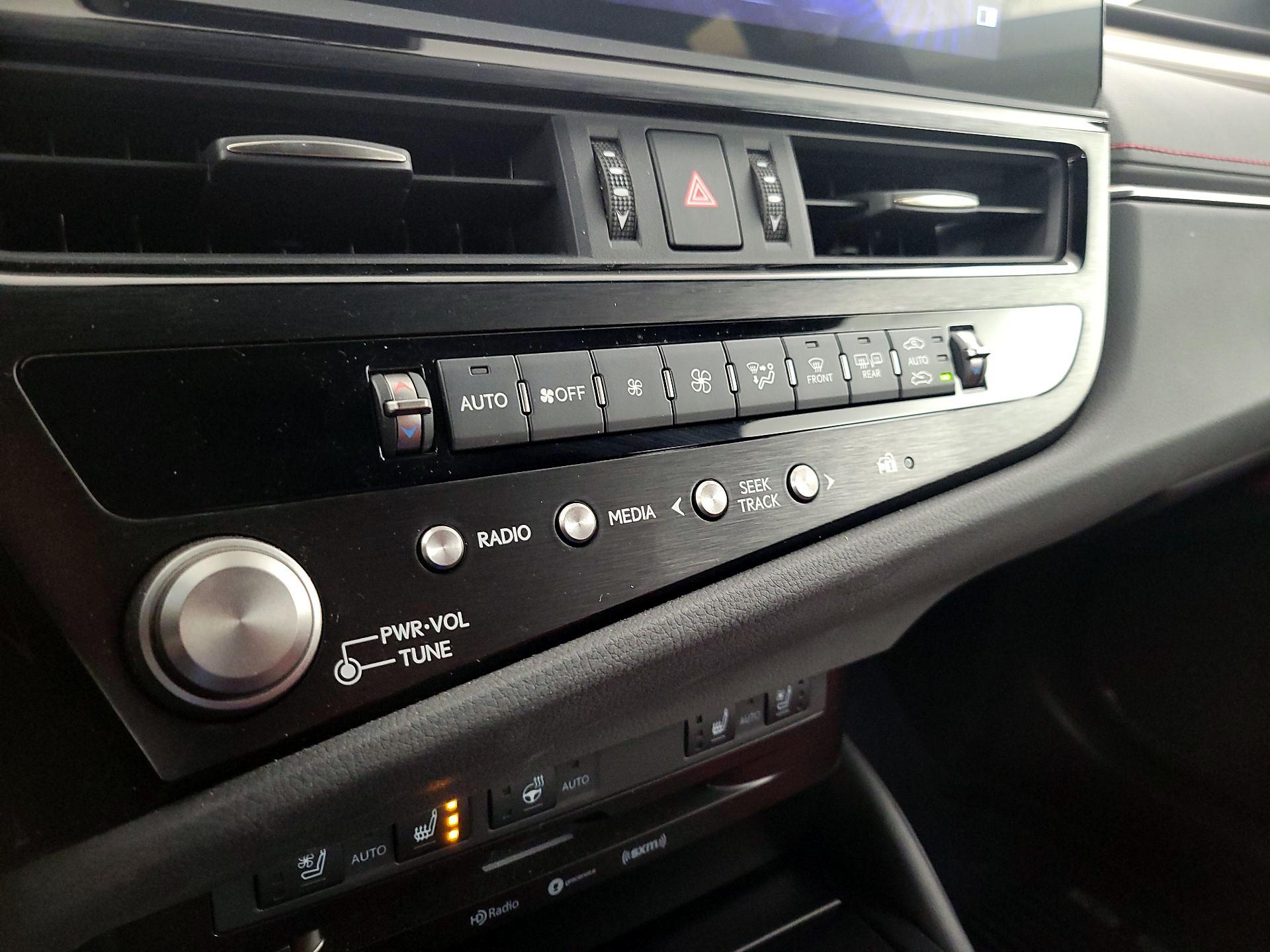 Thumbnail: 2022 Lexus ES - 16