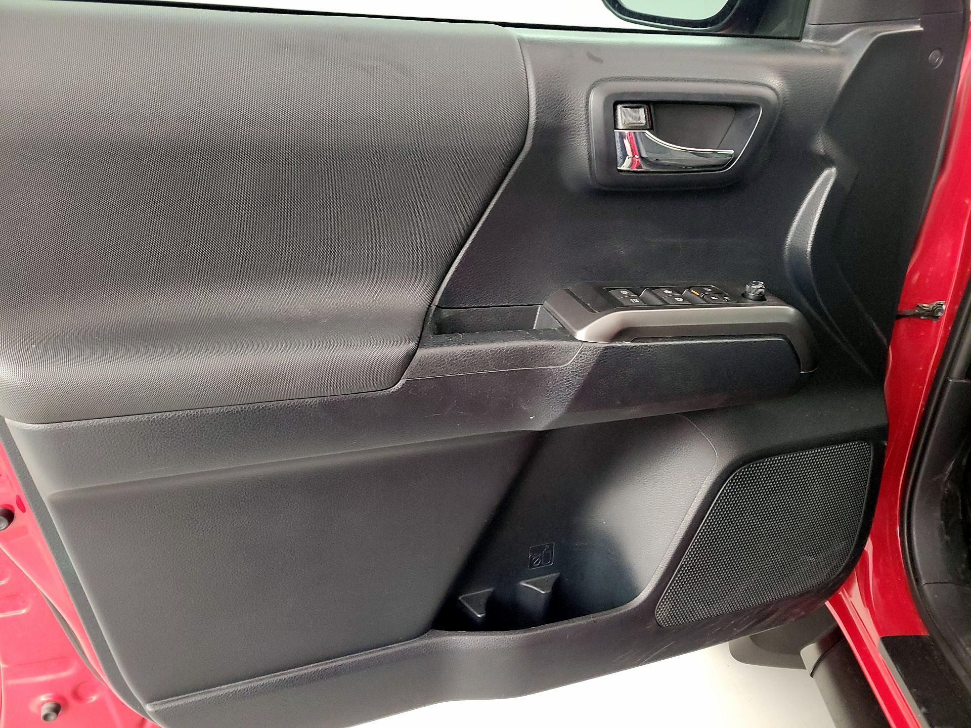 Thumbnail: 2019 Toyota Tacoma - 12