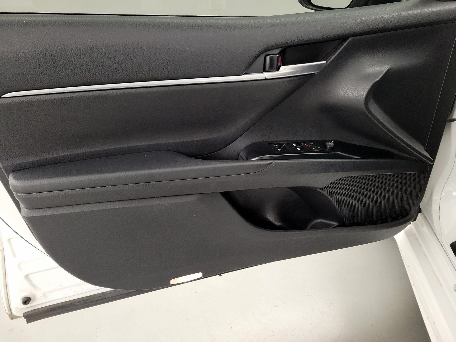 Thumbnail: 2019 Toyota Camry - 12