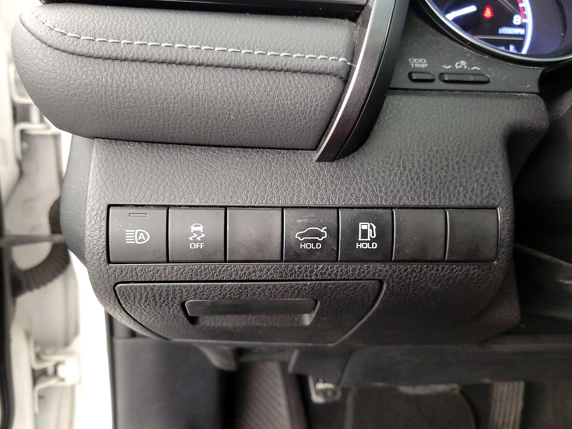 Thumbnail: 2019 Toyota Camry - 13