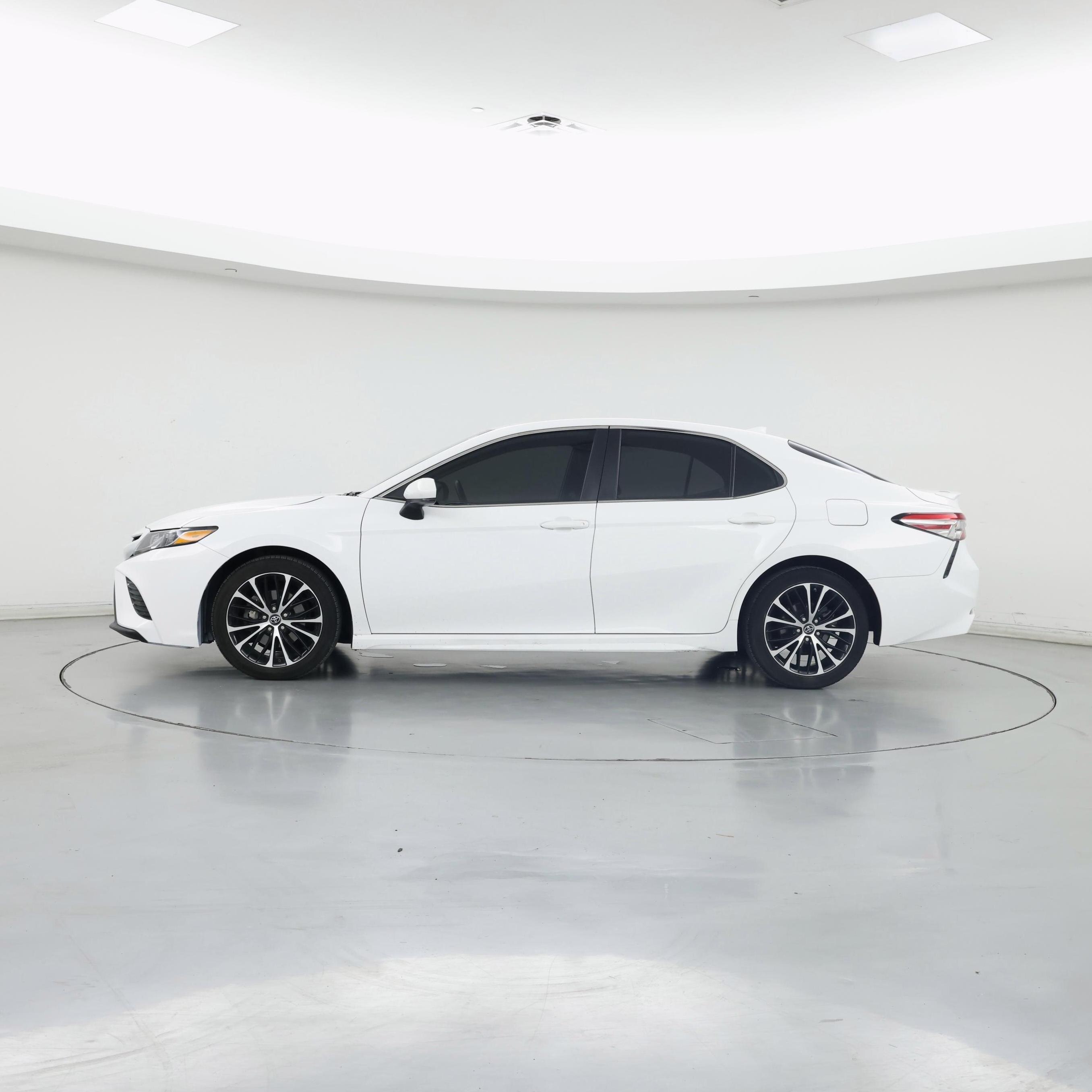 Thumbnail: 2019 Toyota Camry - 3
