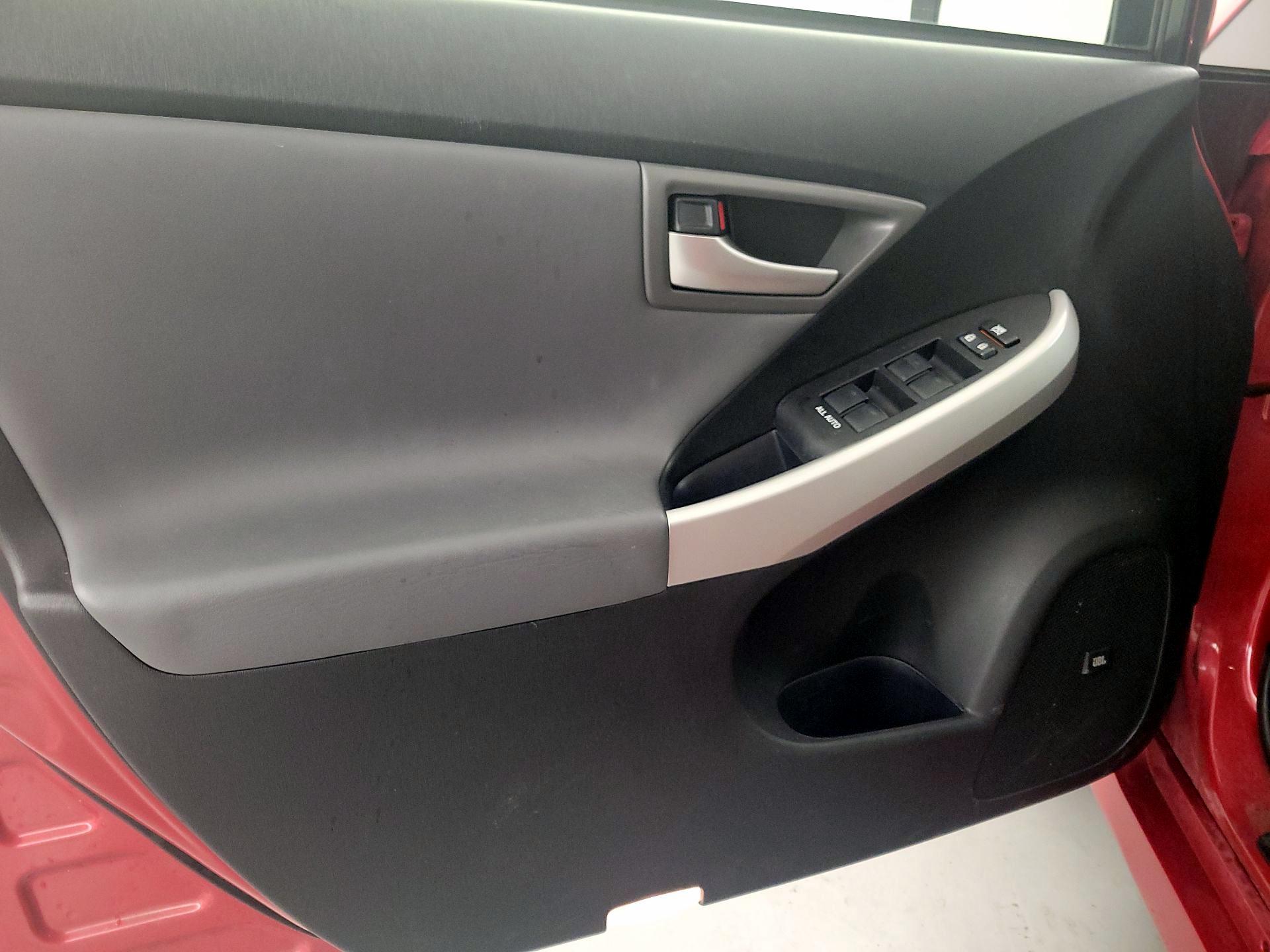 Thumbnail: 2015 Toyota Prius - 12
