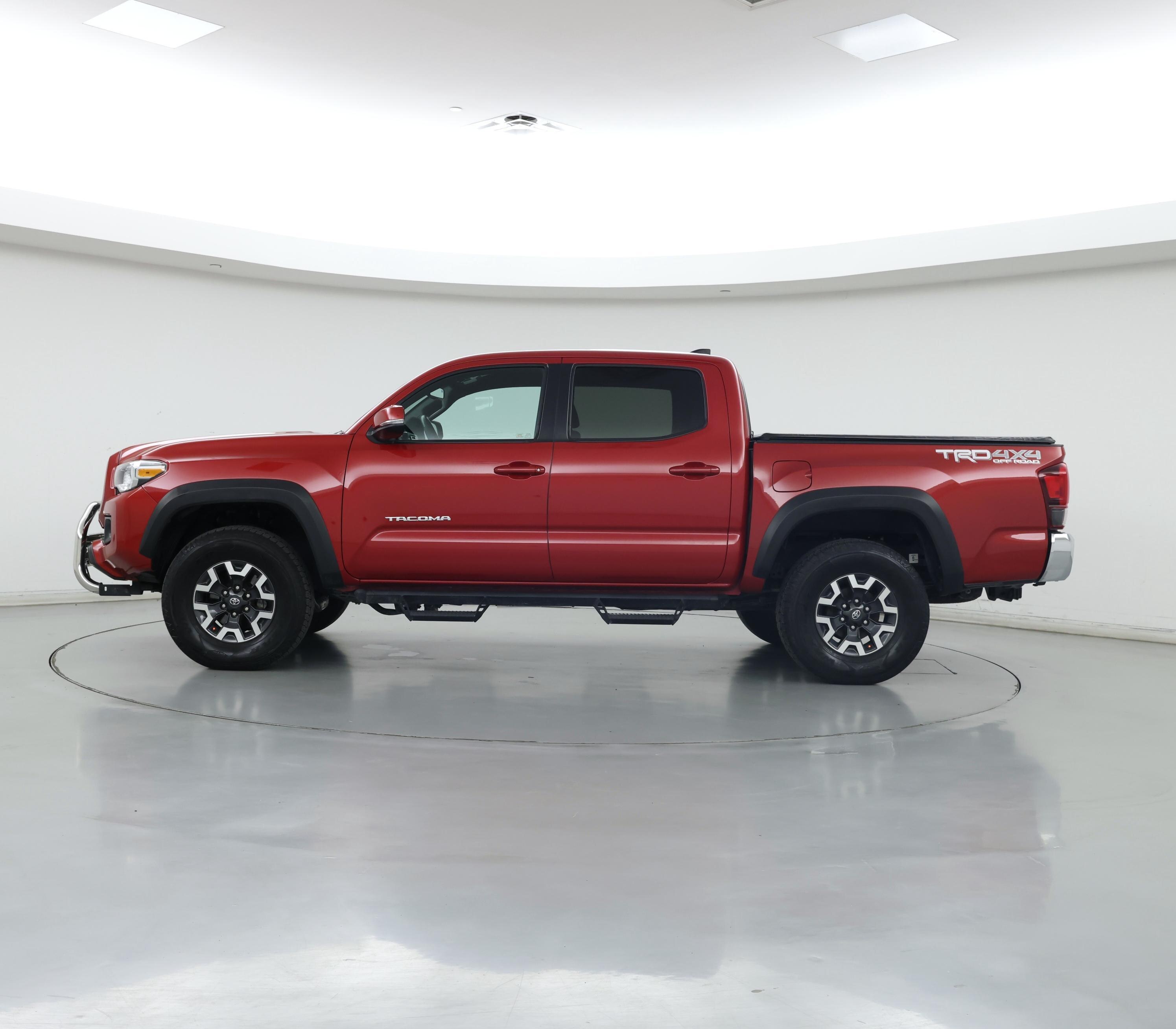 Thumbnail: 2018 Toyota Tacoma - 3