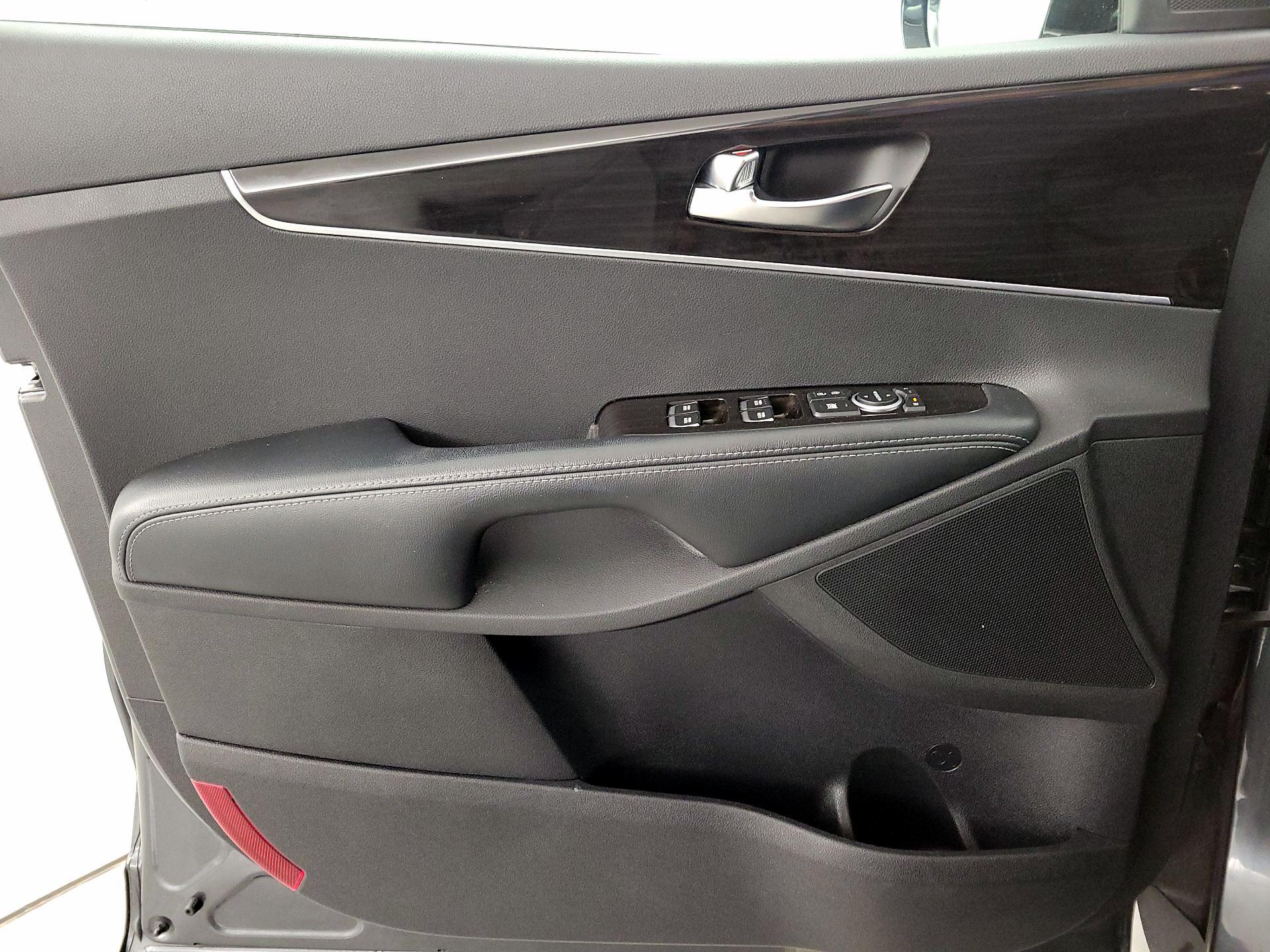 Thumbnail: 2020 Kia Sorento - 12