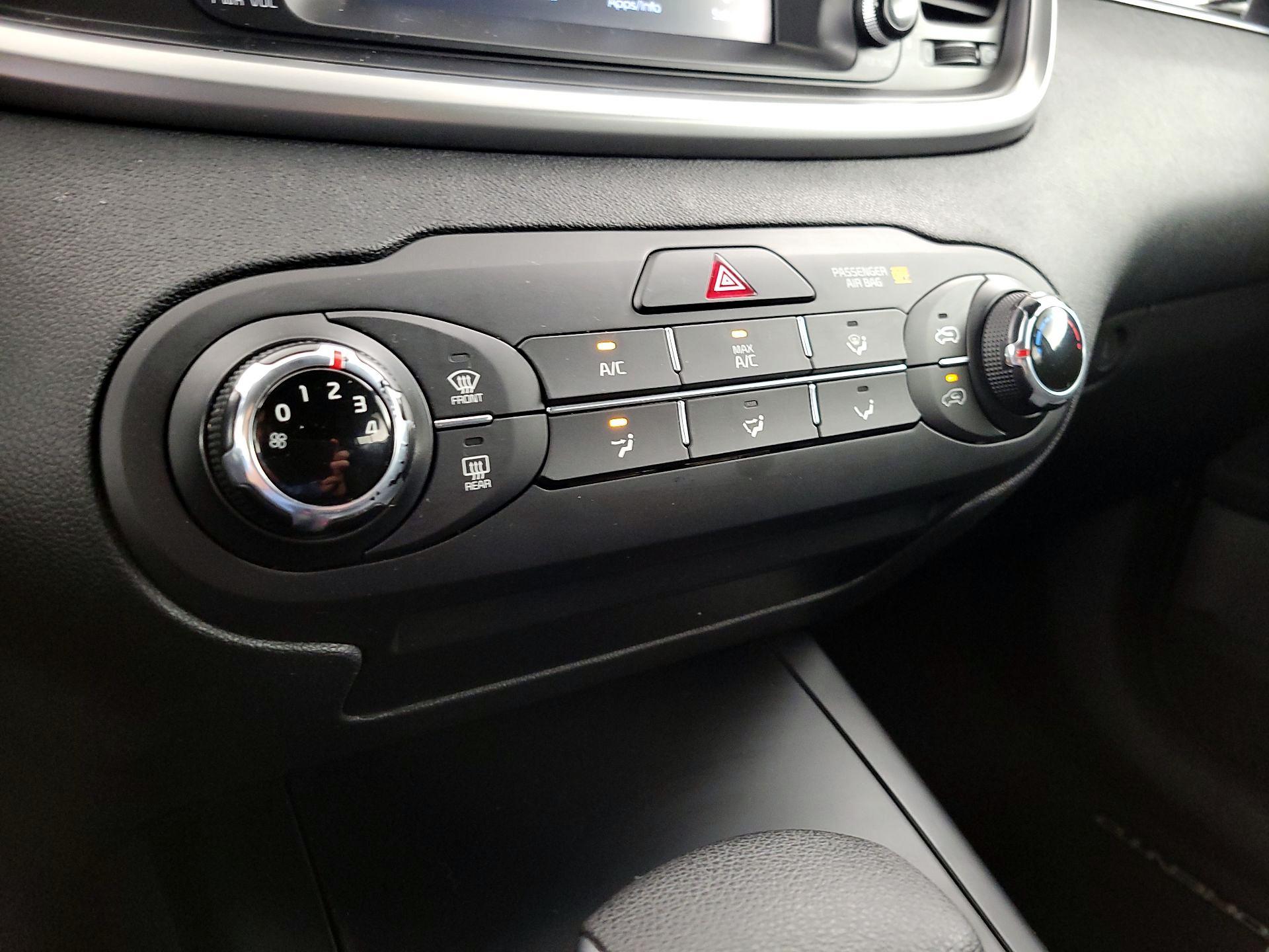 Thumbnail: 2020 Kia Sorento - 16