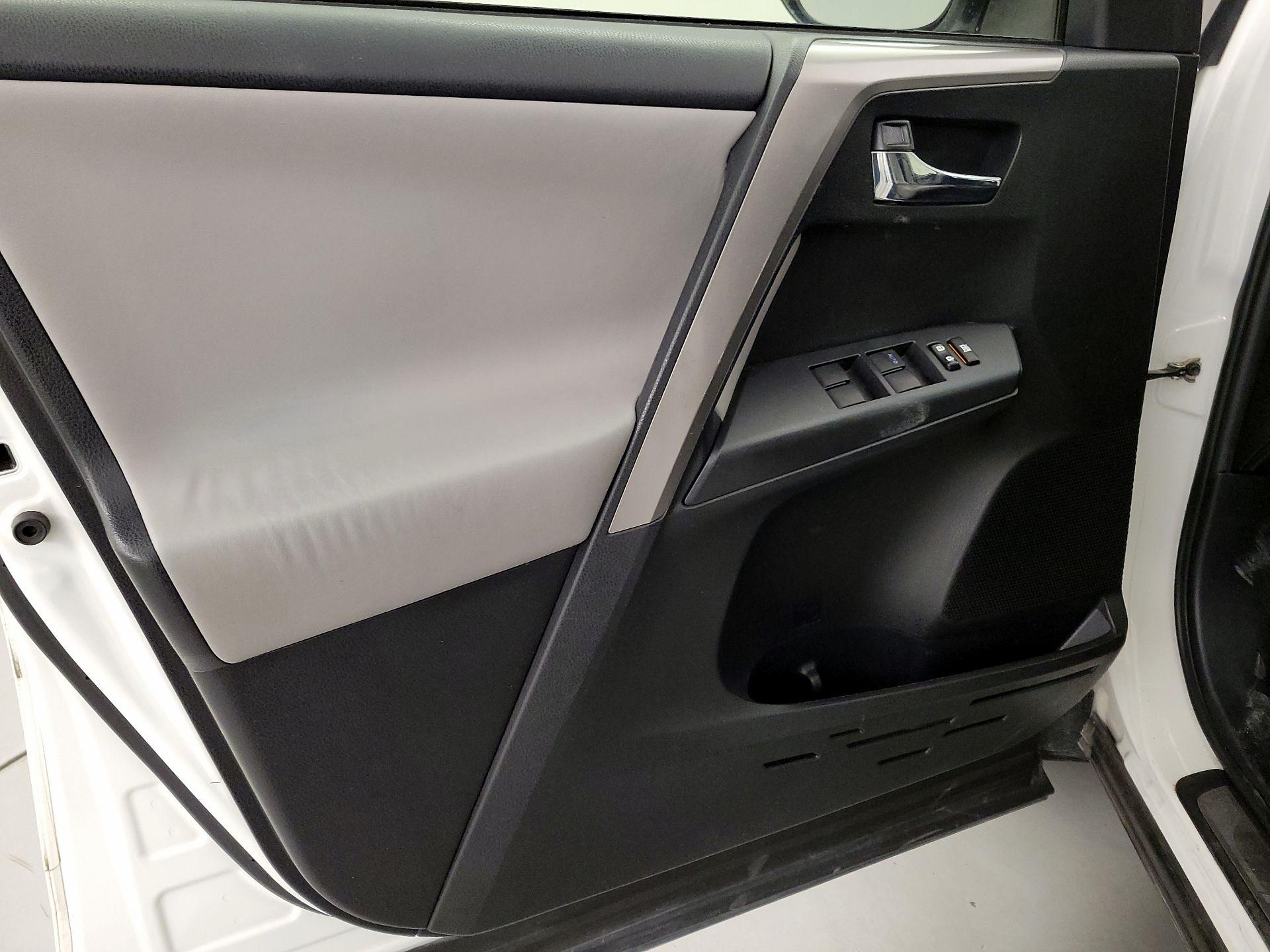 Thumbnail: 2017 Toyota RAV4 - 12