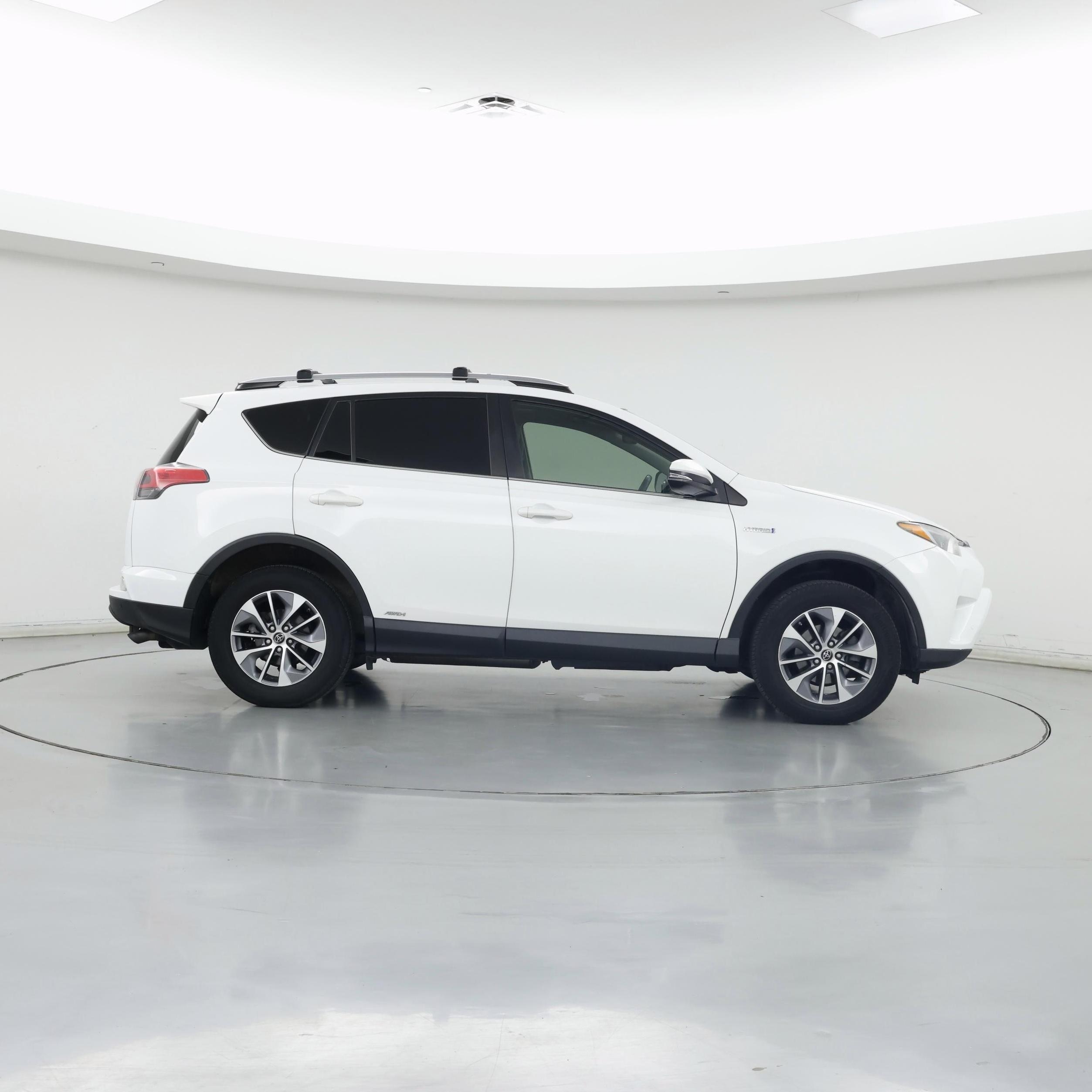 Thumbnail: 2017 Toyota RAV4 - 7
