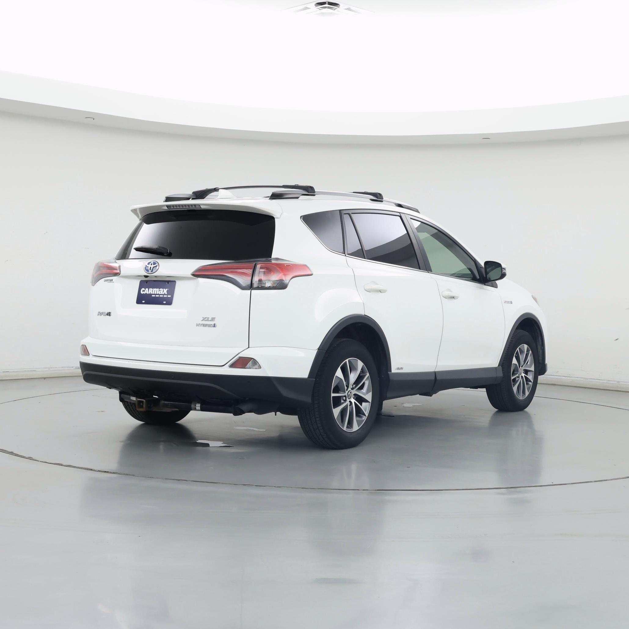 Thumbnail: 2017 Toyota RAV4 - 8