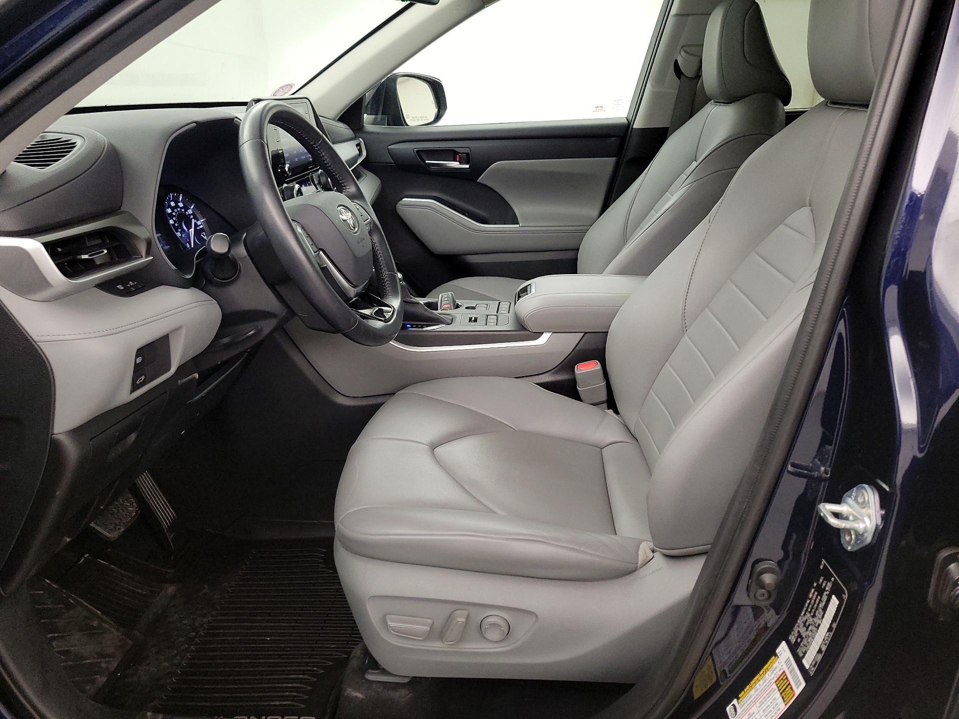 Thumbnail: 2020 Toyota Highlander - 11