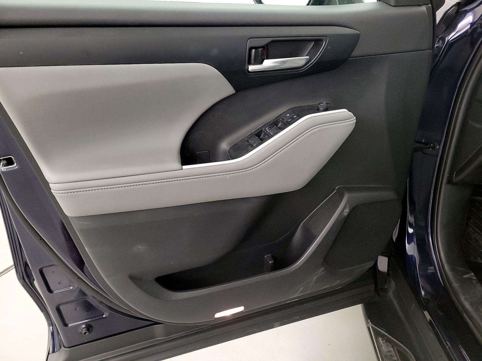 Thumbnail: 2020 Toyota Highlander - 12