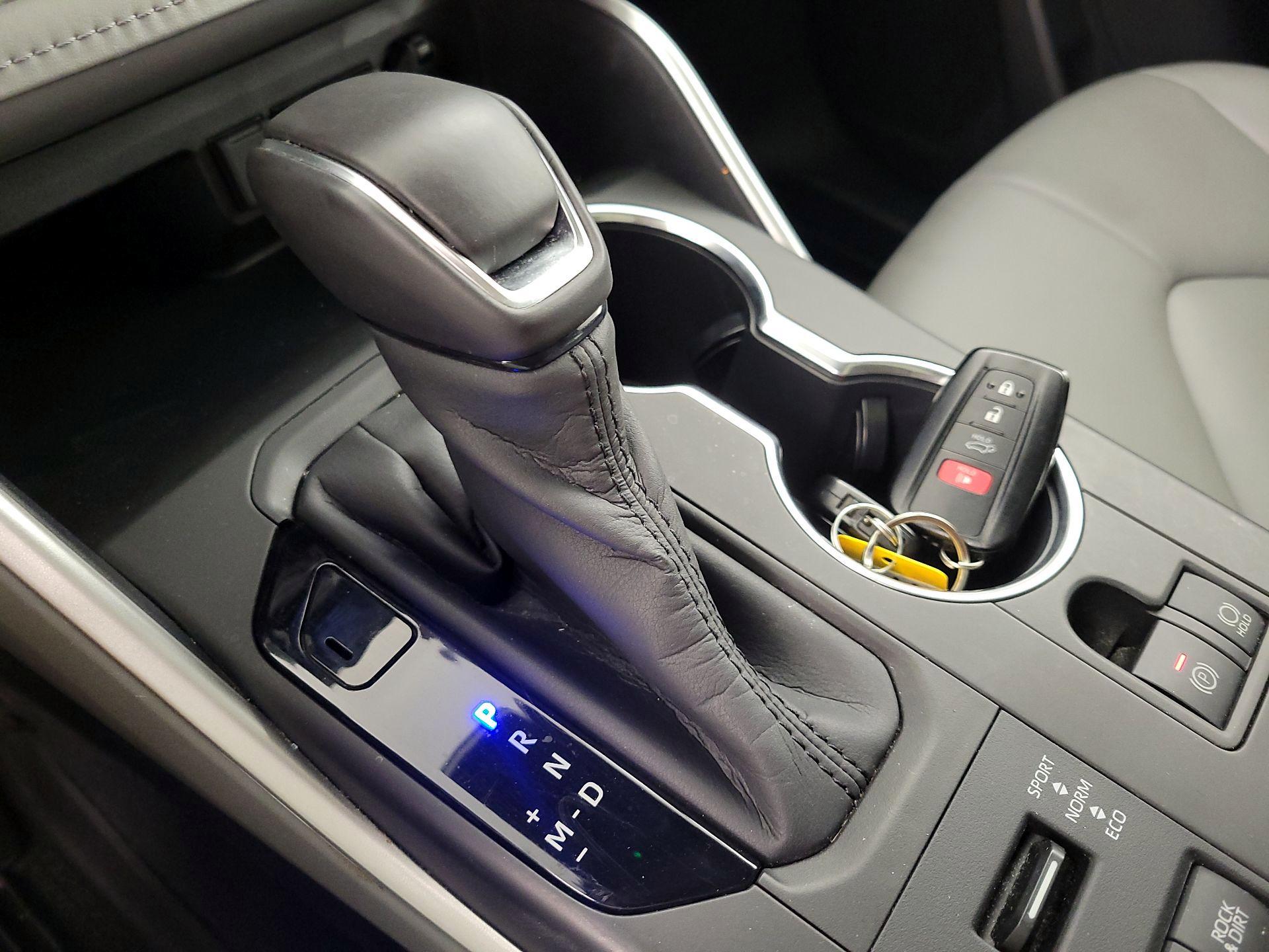 Thumbnail: 2020 Toyota Highlander - 18