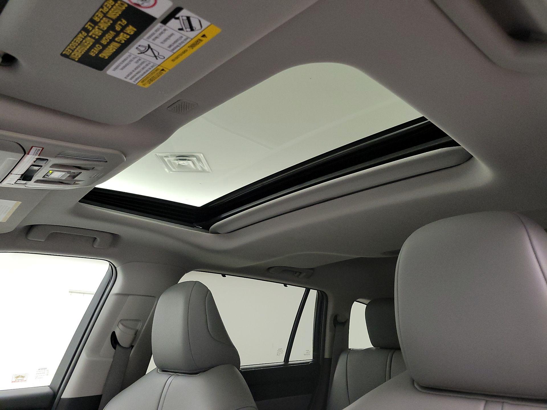 Thumbnail: 2020 Toyota Highlander - 20