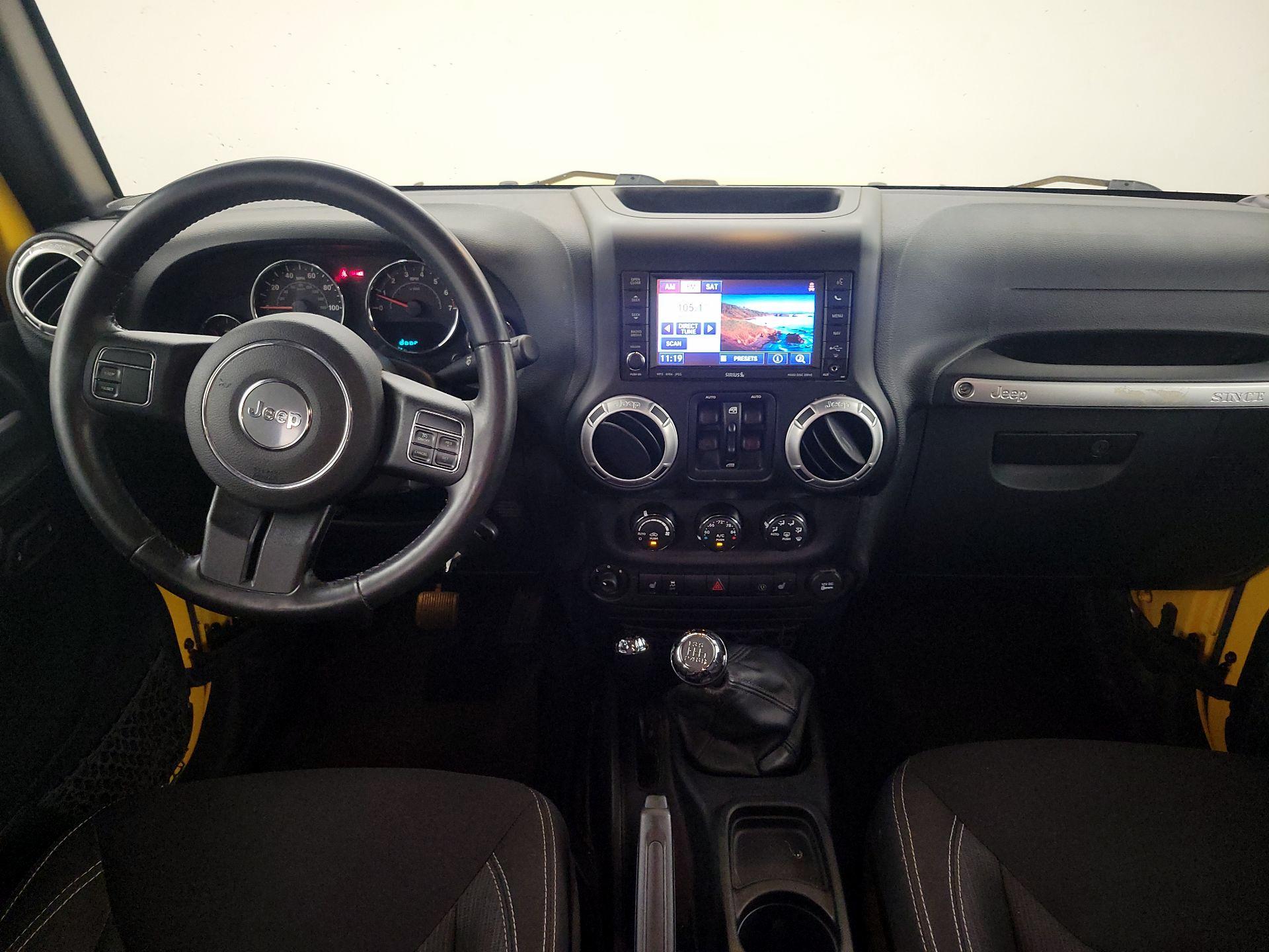 Thumbnail: 2015 Jeep Wrangler - 9